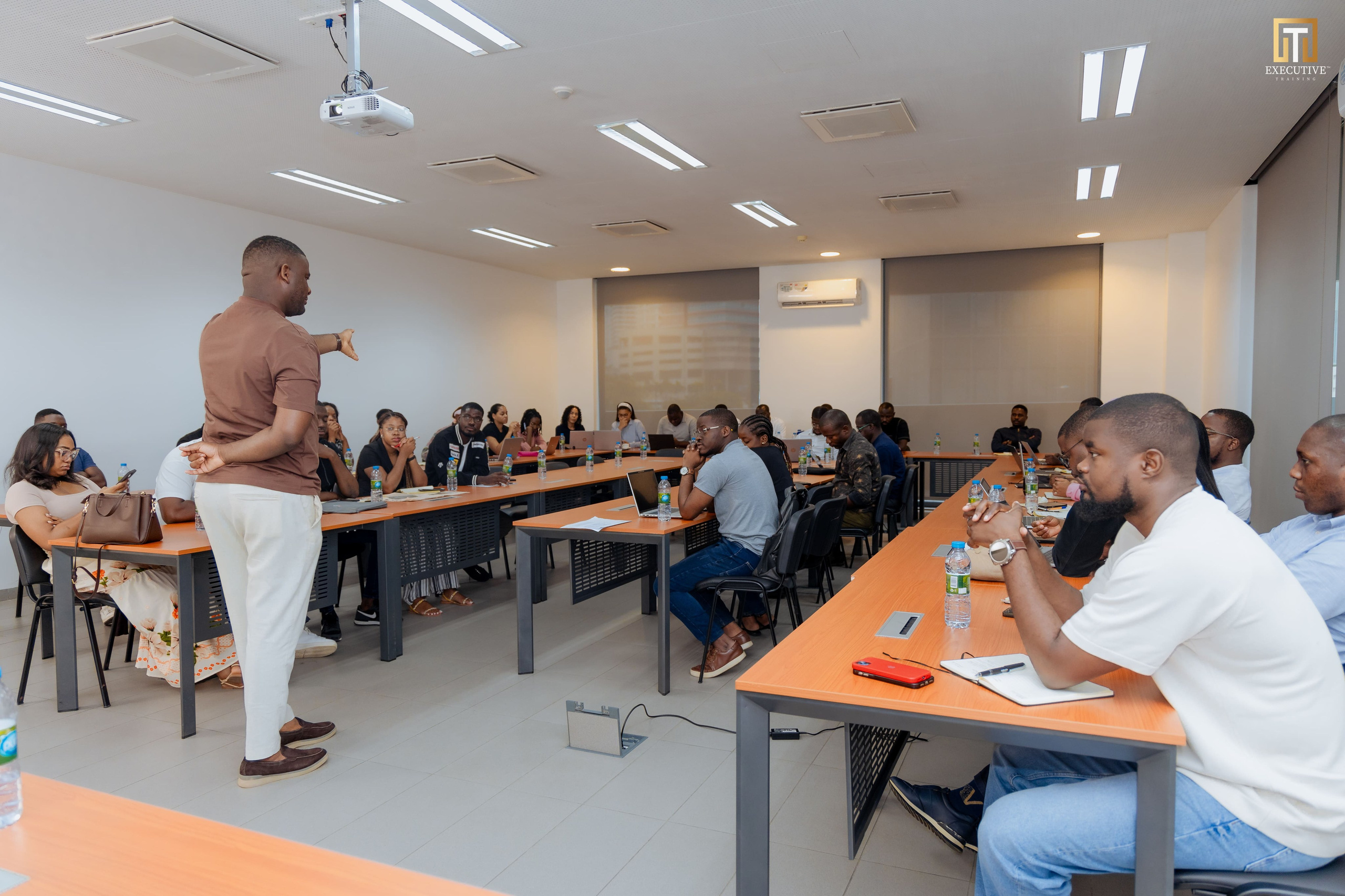 3 EDIÇÃO — EXECUTIVE TRAINING — FORMAÇÃO EM MERCADO DE CAPITAIS. Doucomentários