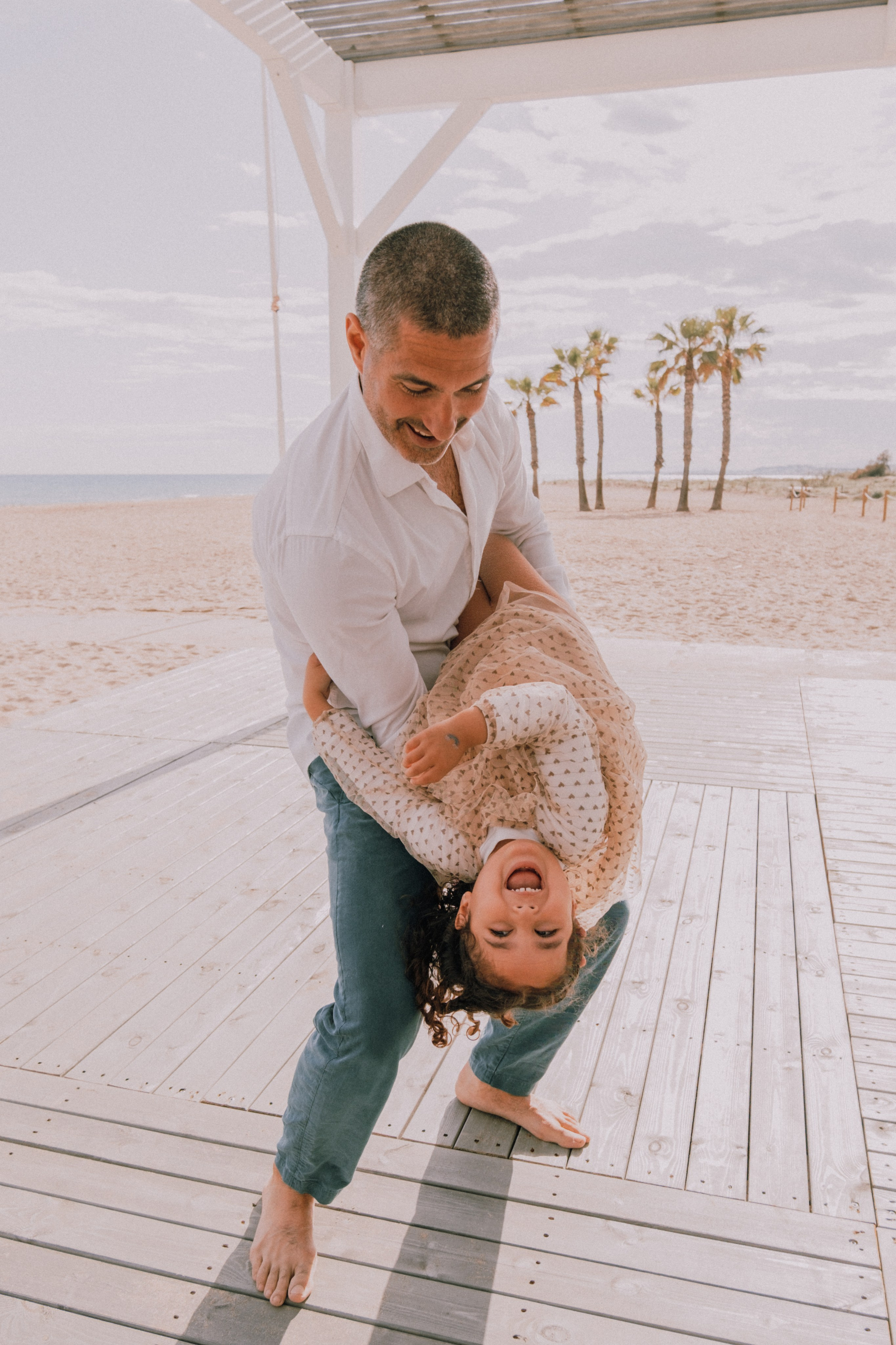 Sesión familiar en la playa. Fotografía profesional en Calafell - Elena Medvedeva