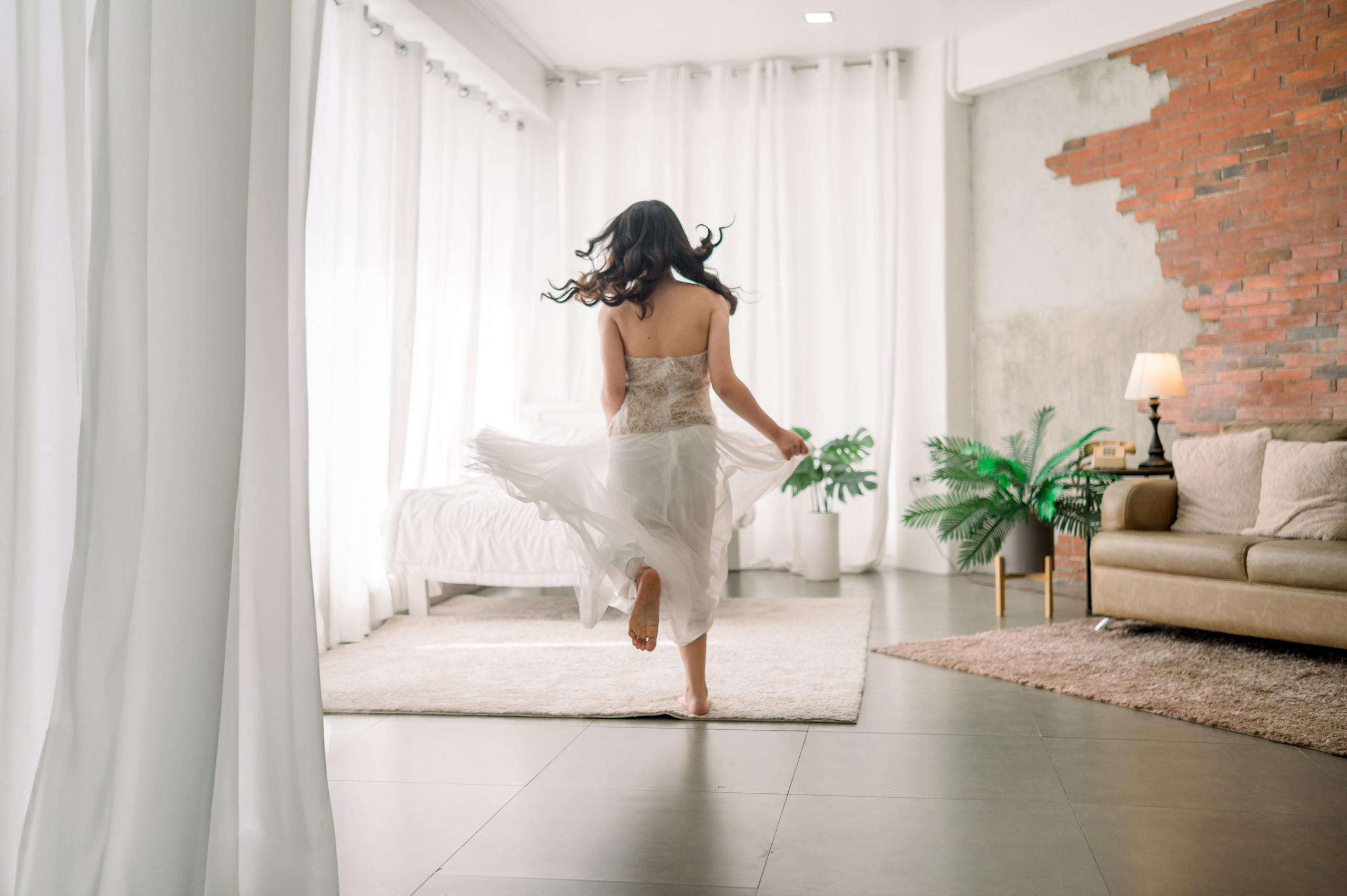 Debuts. Woody Weddings