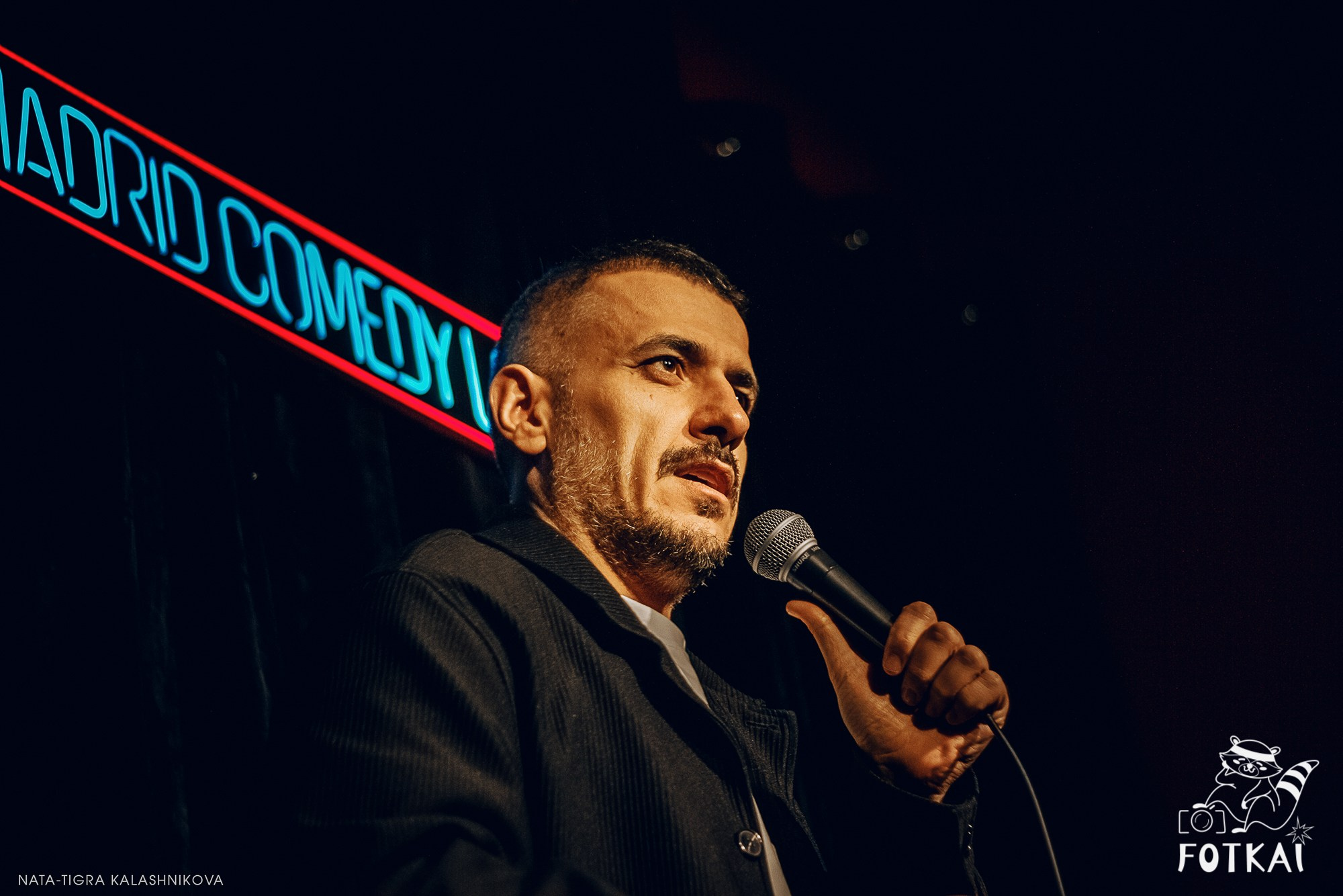 Eduard Matsaberidze en Madrid 14 de febrero 2026 — fotos del show de stand-up | FOTKAI