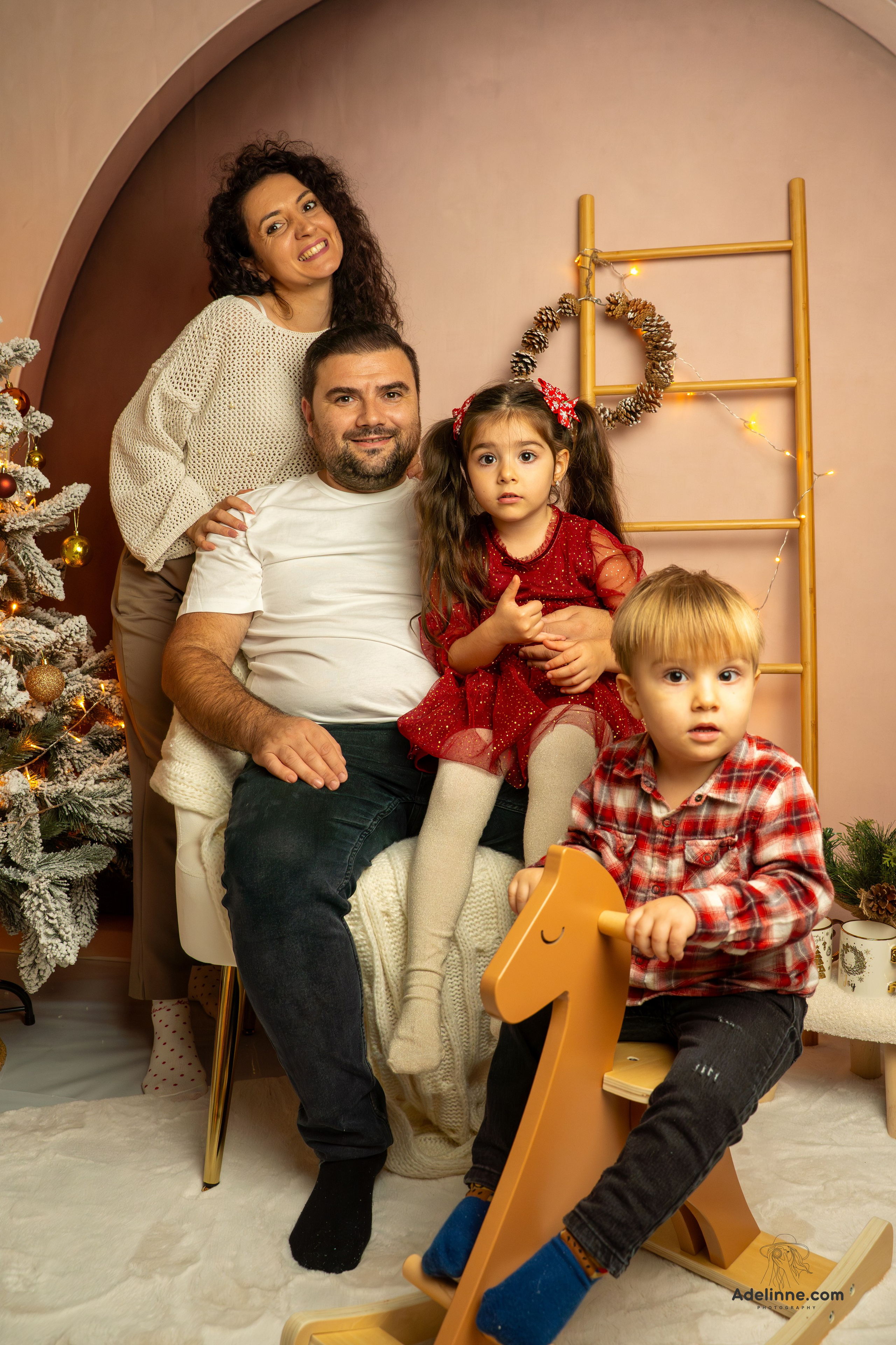 Sedinta foto de familie Craciun. Adelinne — fotograf profesionist în Constanța pentru familii, bebeluși și evenimente