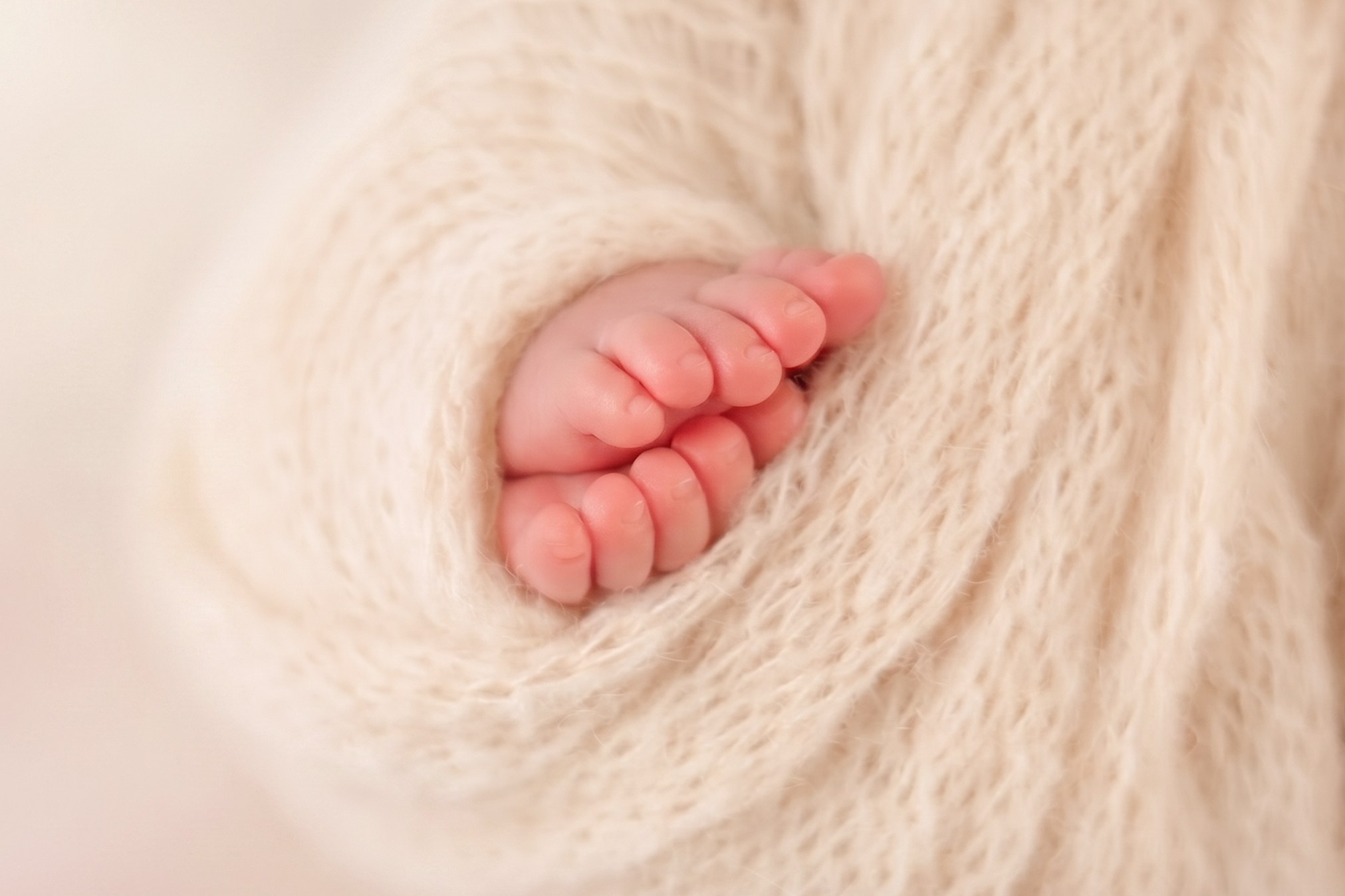 Newborn & Maternity. Egg Theory Studio London creative studio capturing cinematic portraits, brands, families & timeless storytelling