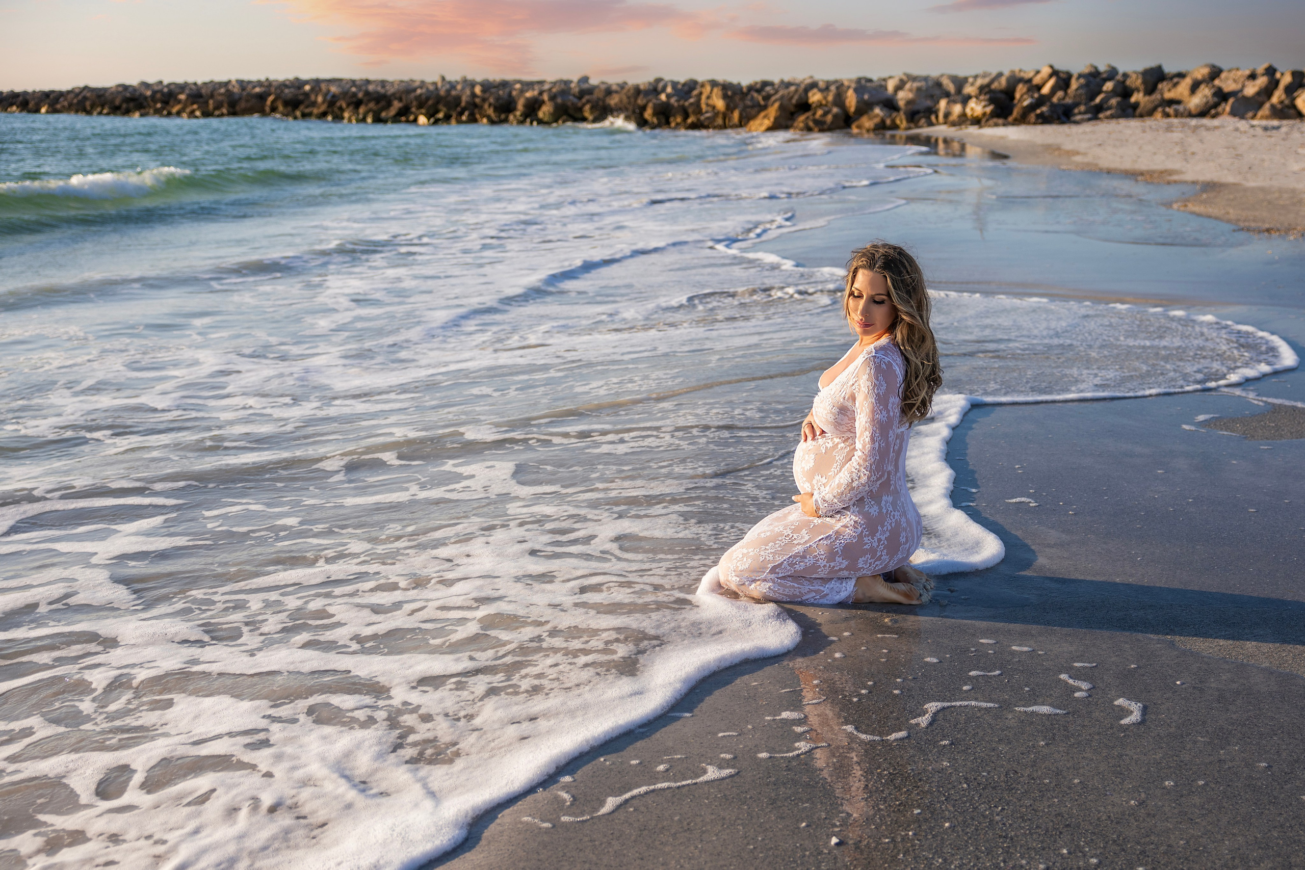Pregnancy photos. Newborn photographer in Tampa Bay Area, FL