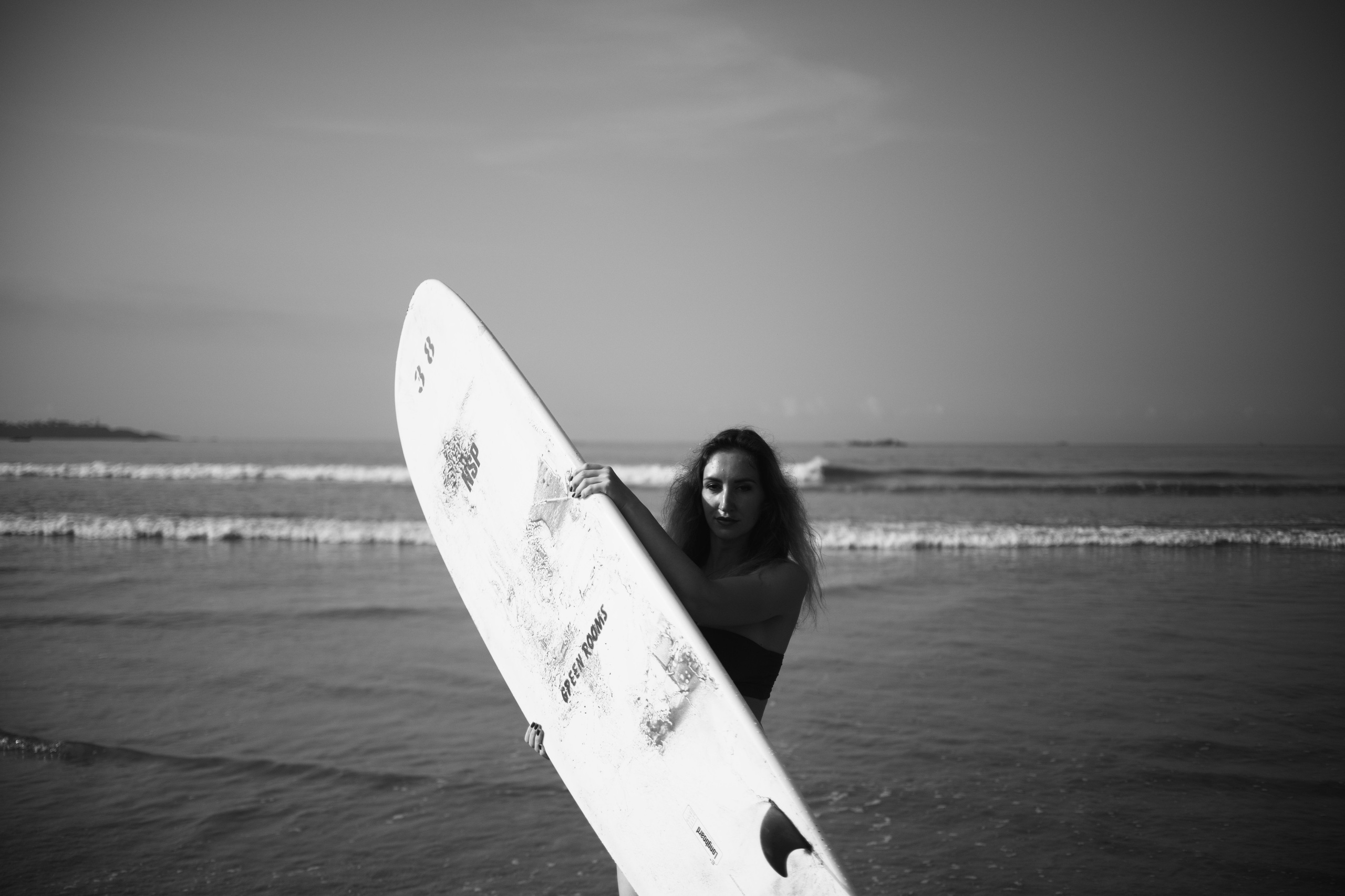 Photoshoot with a surfboard | BW