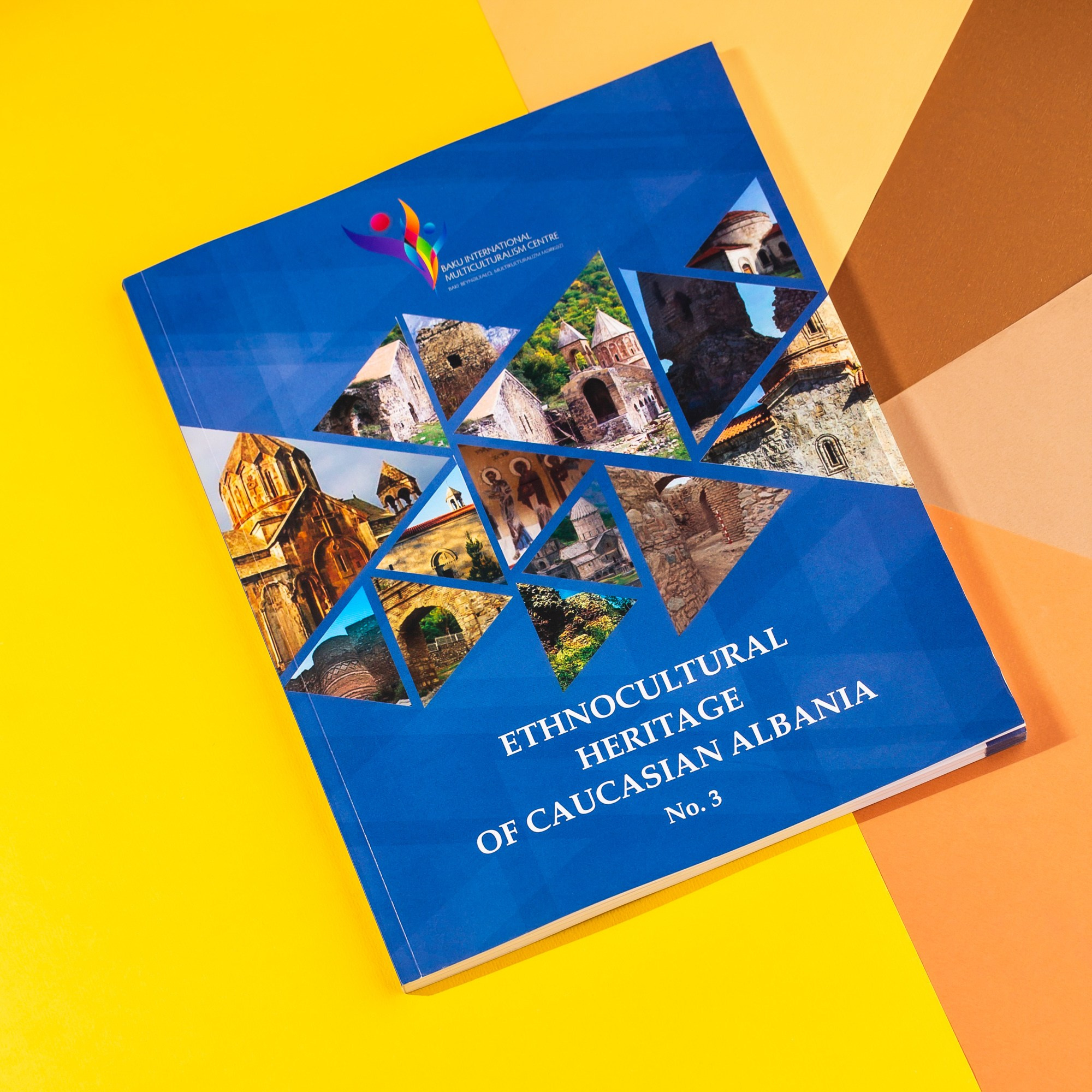 Kitab və Jurnal Fotoları Çəkmək üçün Ən Yaxşı Məsləhətlər. Məhsul Fotoqrafı Bakıda