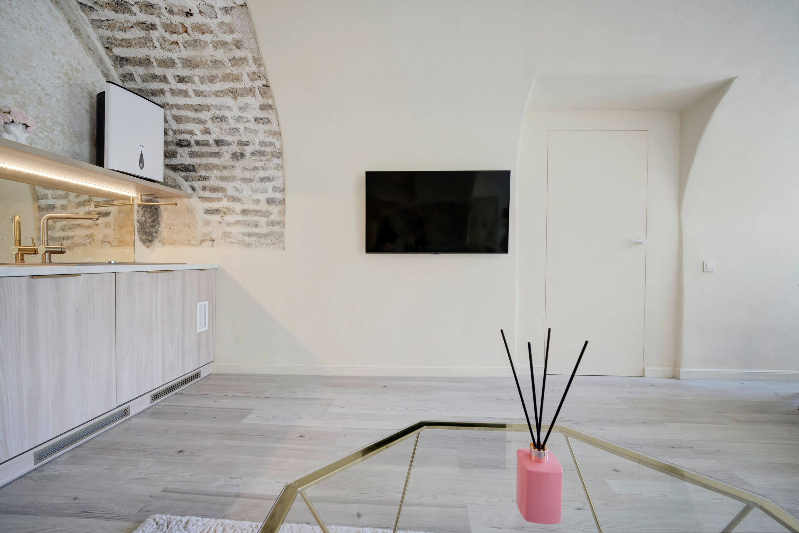 Teatro g. 7 , Vilnius. Elina Sapiega fotografė Vilniuje