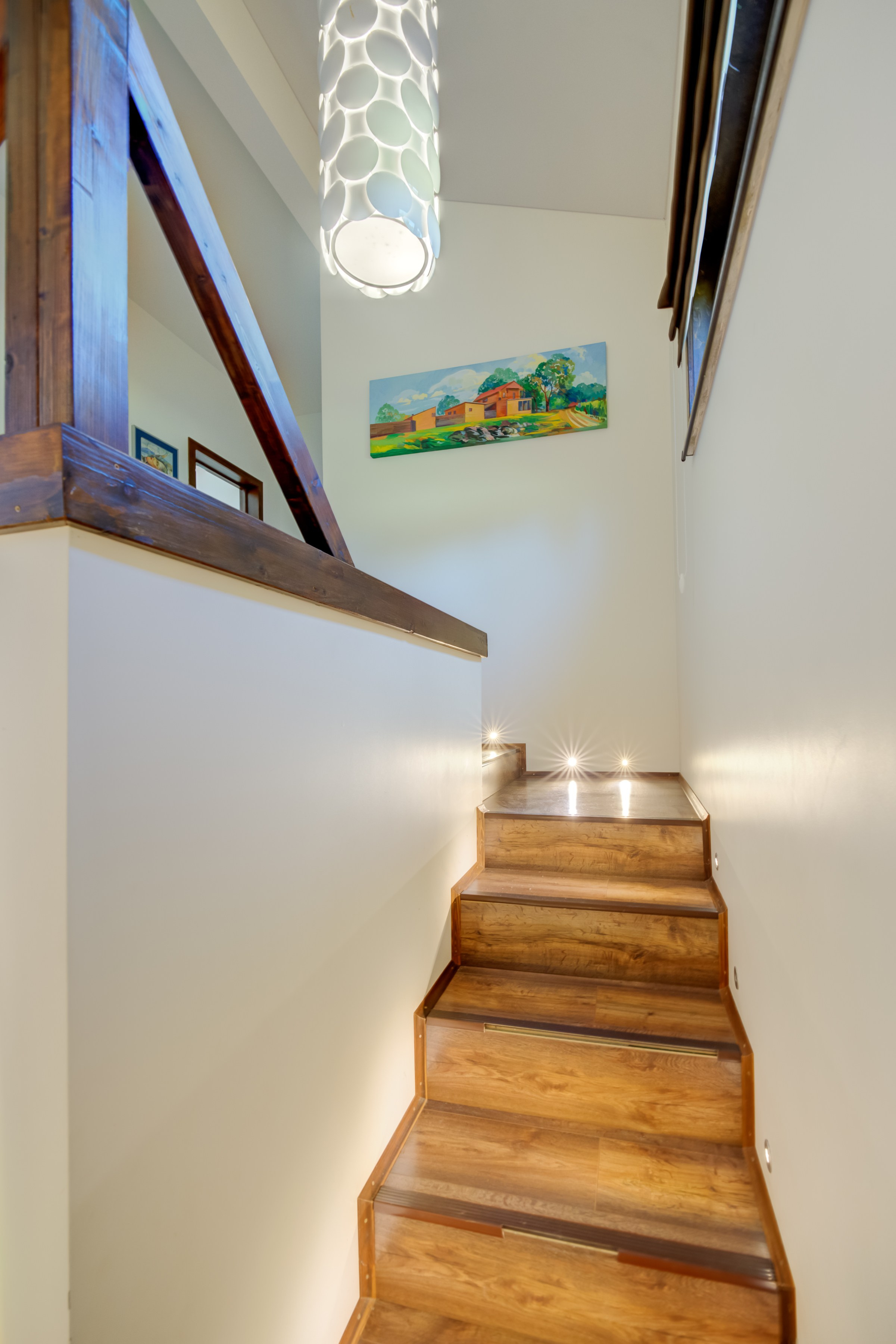 Sadyba Vinliaus r. prie ežero. Elina Sapiega fotografė Vilniuje