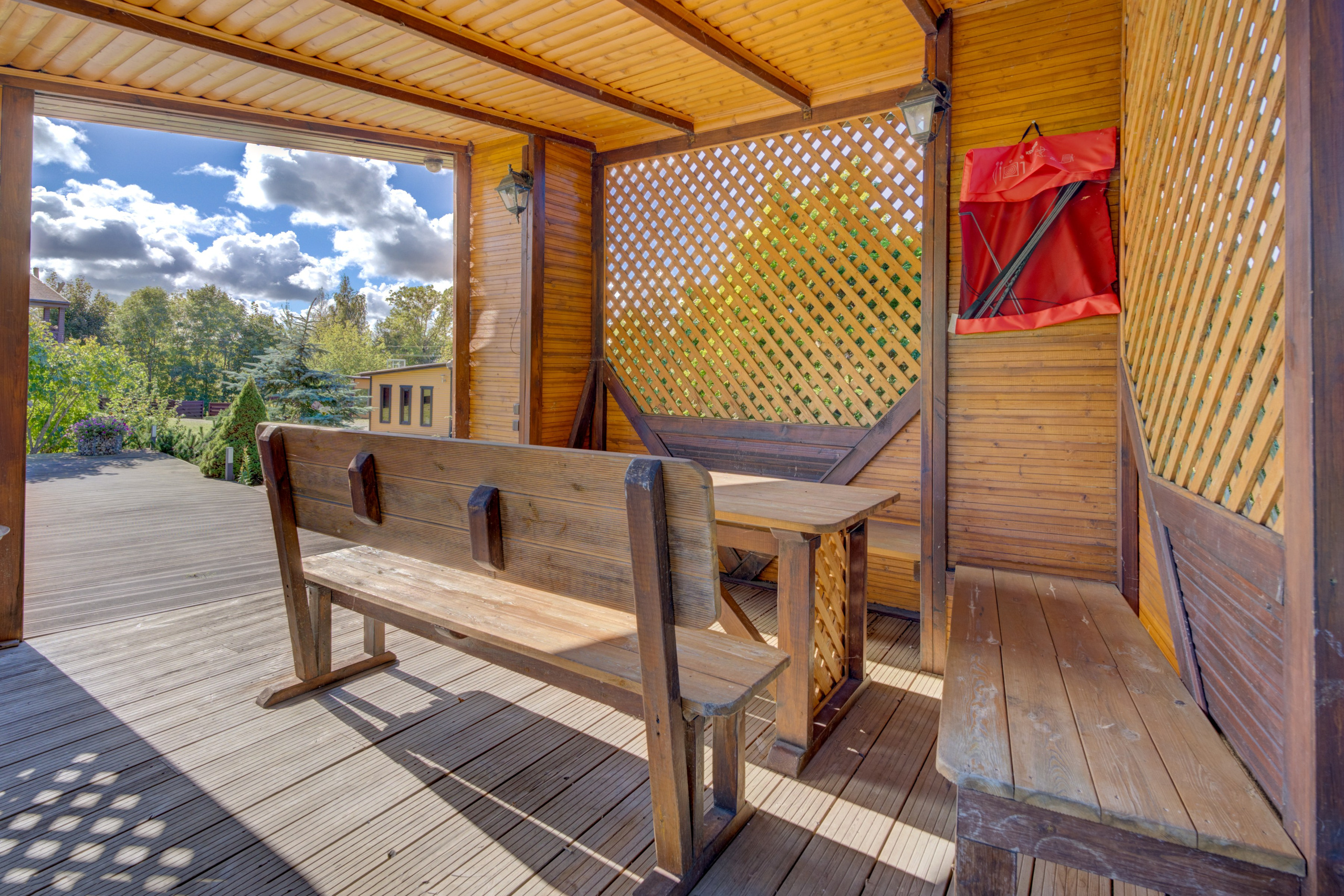 Sadyba Vinliaus r. prie ežero. Elina Sapiega fotografė Vilniuje