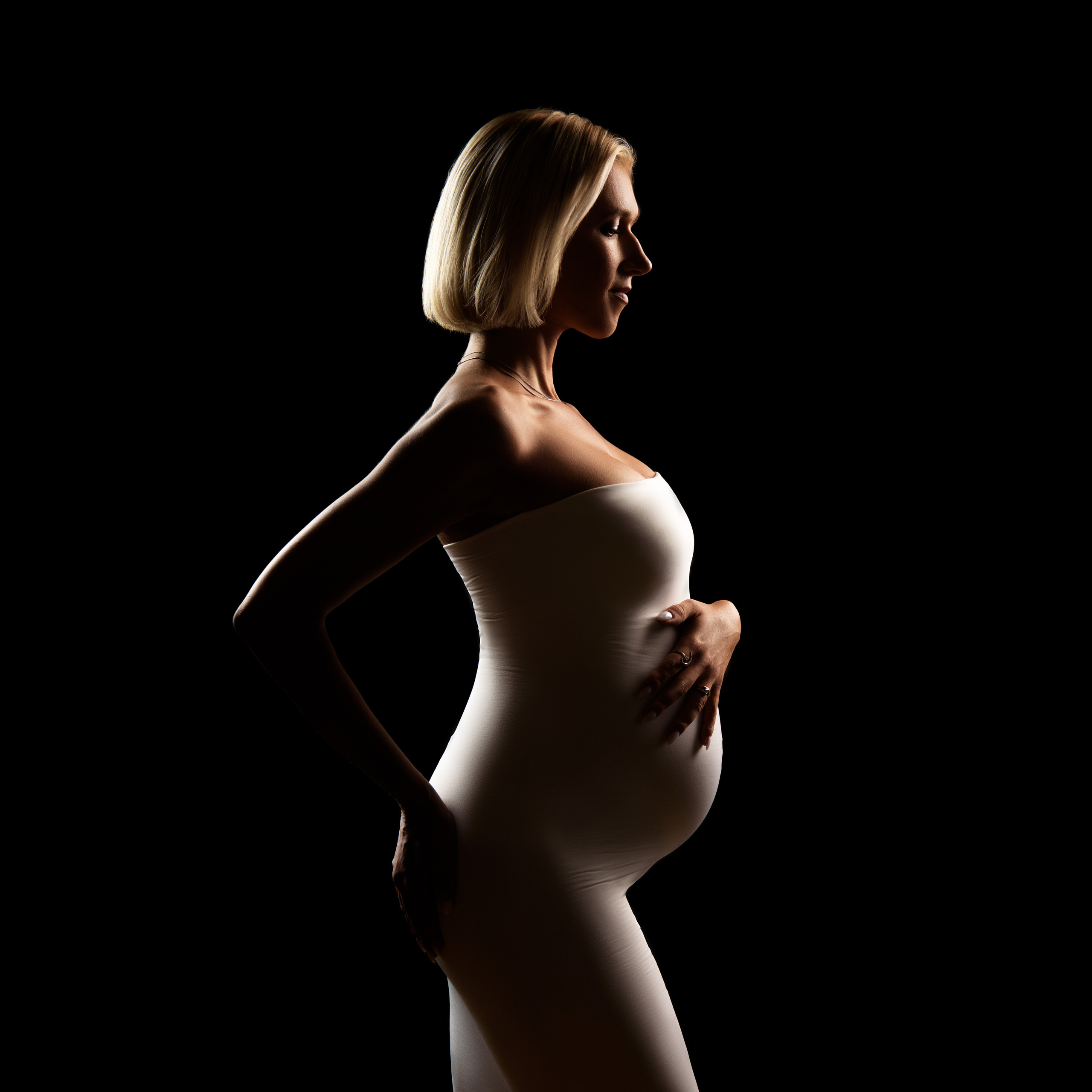 Sesión de fotos de embarazo en un estudio en Niza, Francia, Costa Azul. MARIA VALUEVA Fotógrafo en Niza, Cannes, Monaco, Francia, Europe, Estambul, Turquía