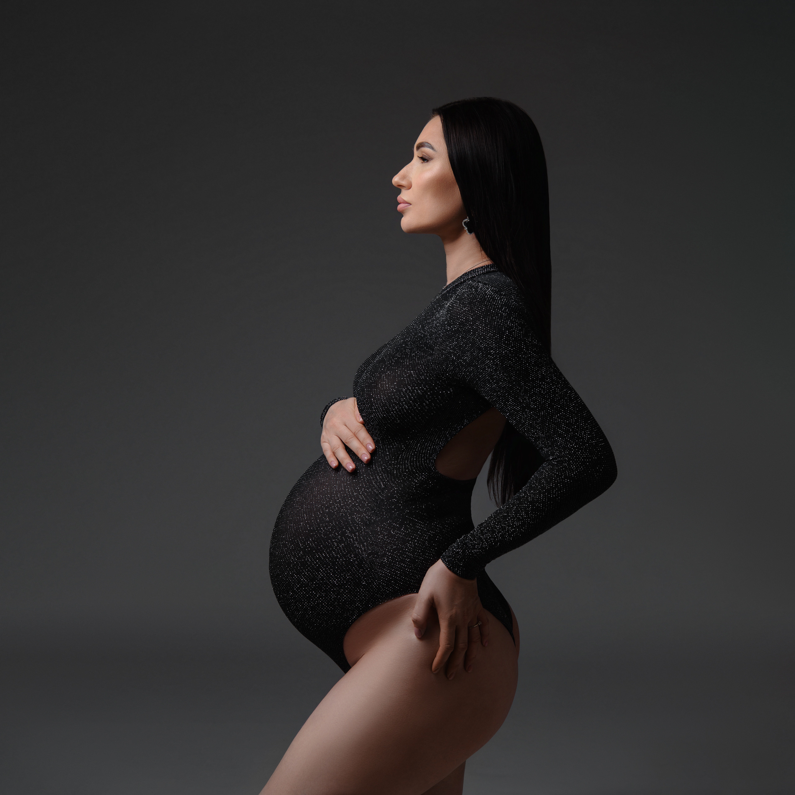 Sesión de fotos de embarazo en un estudio en Niza, Francia, Costa Azul. MARIA VALUEVA Fotógrafo en Niza, Cannes, Monaco, Francia, Europe, Estambul, Turquía