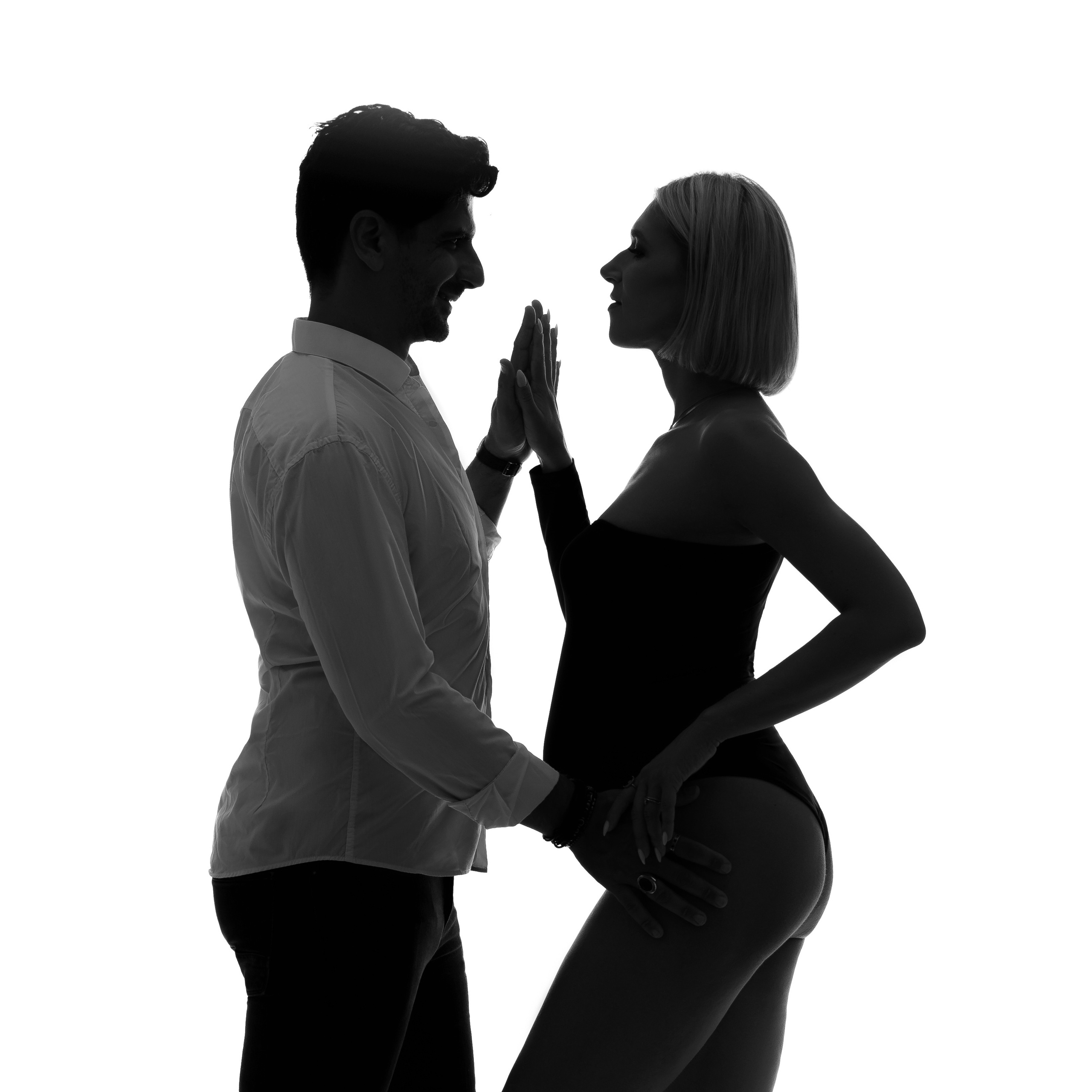 Sesión de fotos de embarazo en un estudio en Niza, Francia, Costa Azul. MARIA VALUEVA Fotógrafo en Niza, Cannes, Monaco, Francia, Europe, Estambul, Turquía