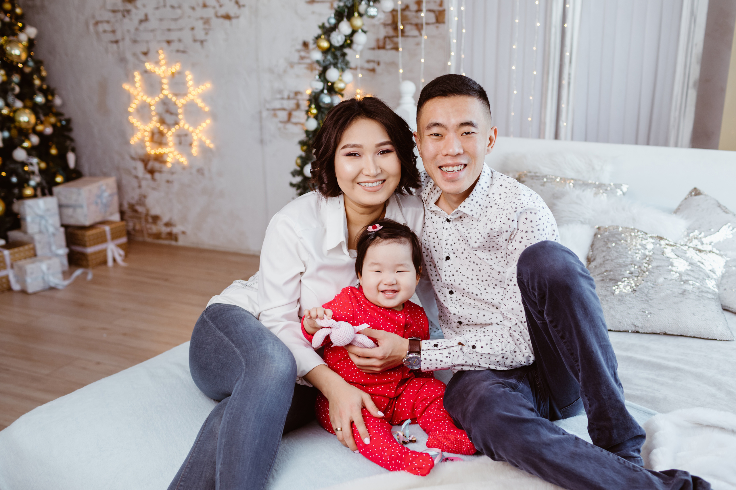 Семейная фотосессия в студии. Фотограф в Бишкеке Оксана Шувалова