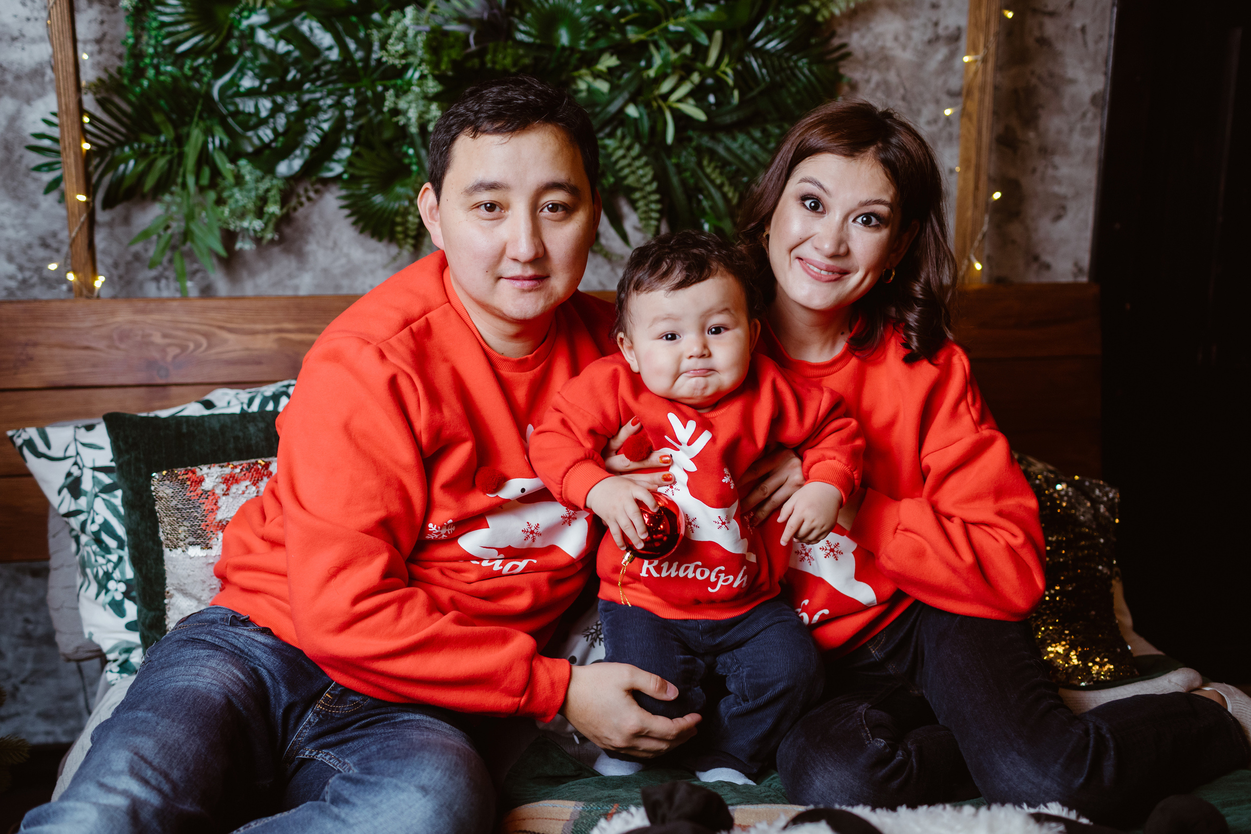 Семейная фотосессия в студии. Фотограф в Бишкеке Оксана Шувалова