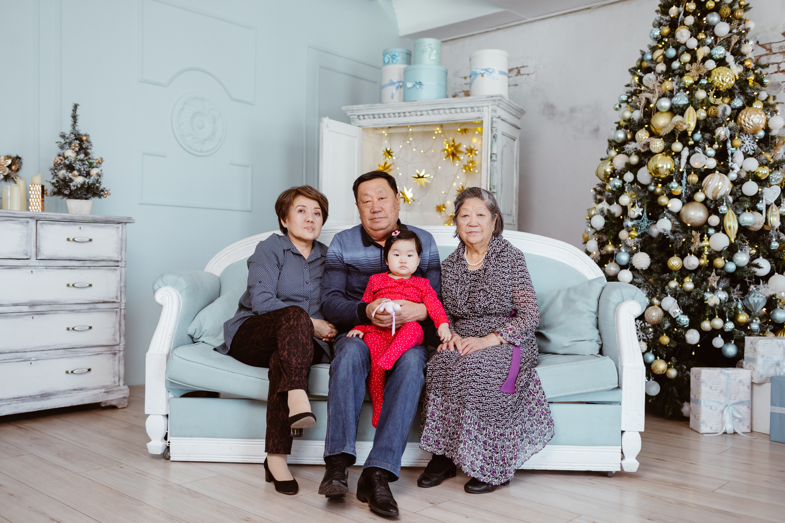 Семейная фотосессия в студии. Фотограф в Бишкеке Оксана Шувалова