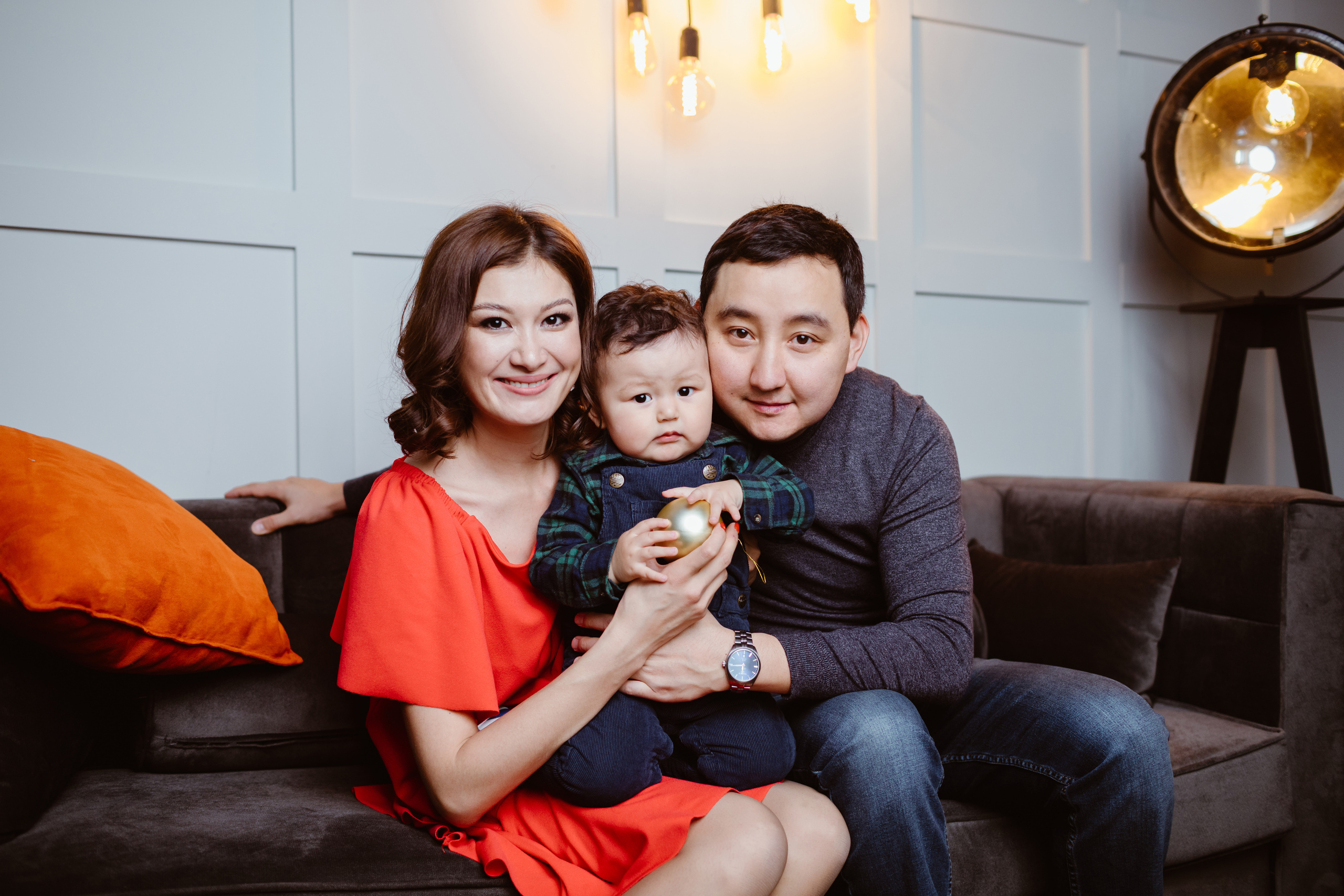 Семейная фотосессия в студии. Фотограф в Бишкеке Оксана Шувалова