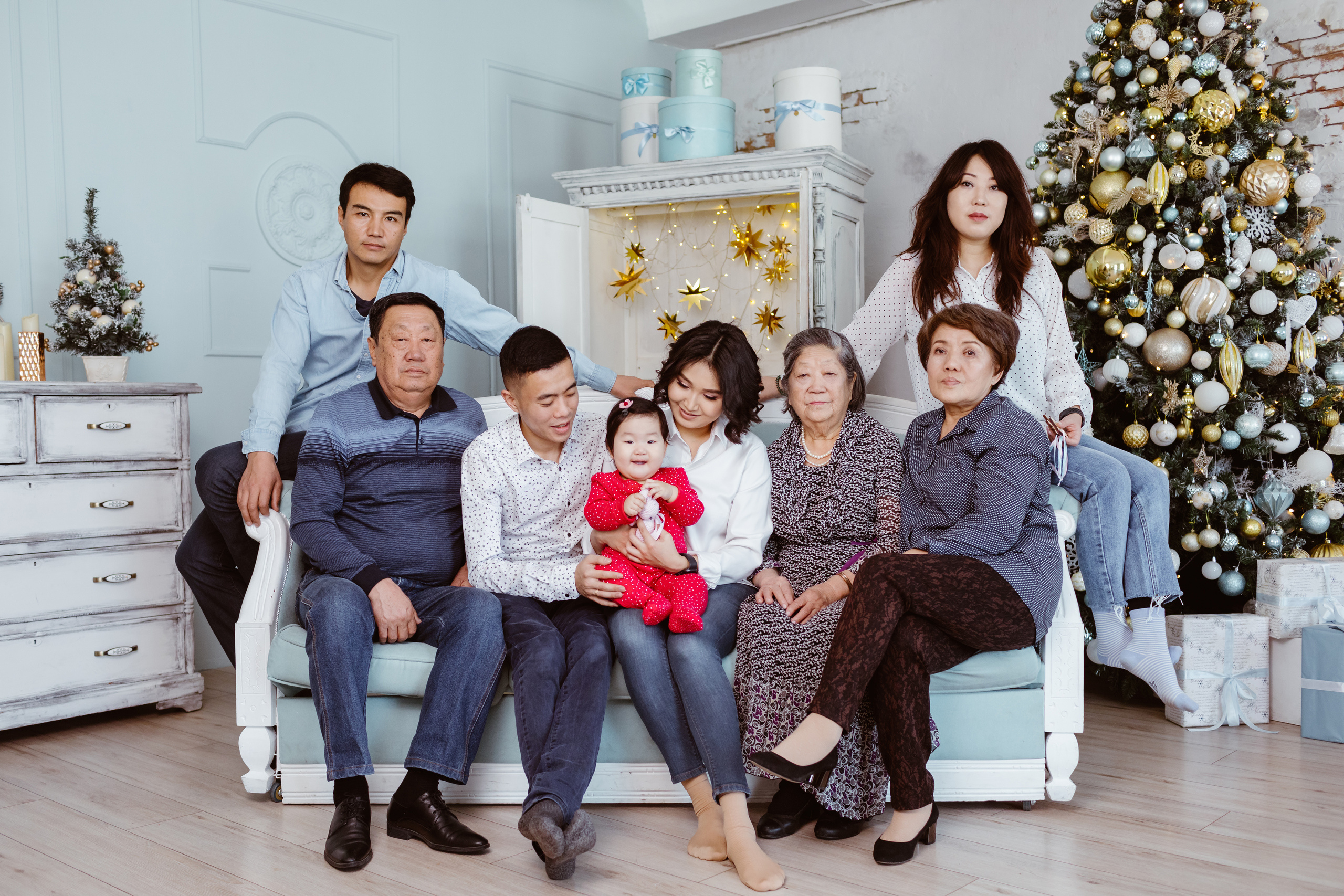 Семейная фотосессия в студии. Фотограф в Бишкеке Оксана Шувалова