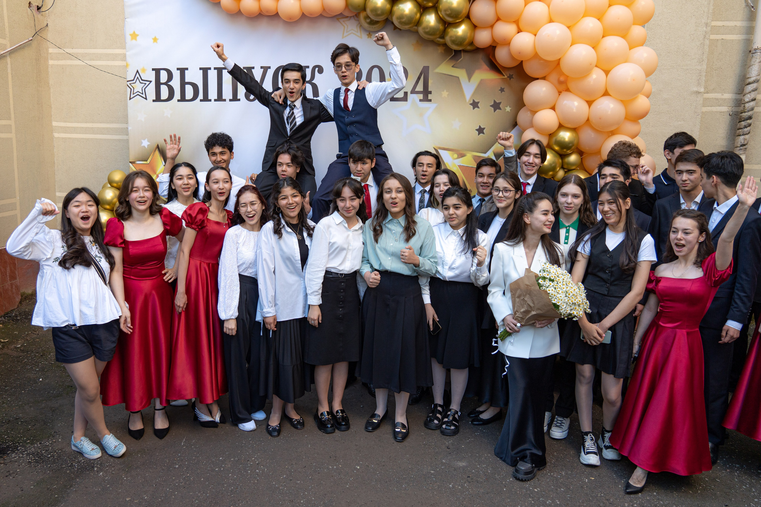 «Последний звонок» в школах Ташкента. Георгий Намазов | Фотограф в Ташкенте