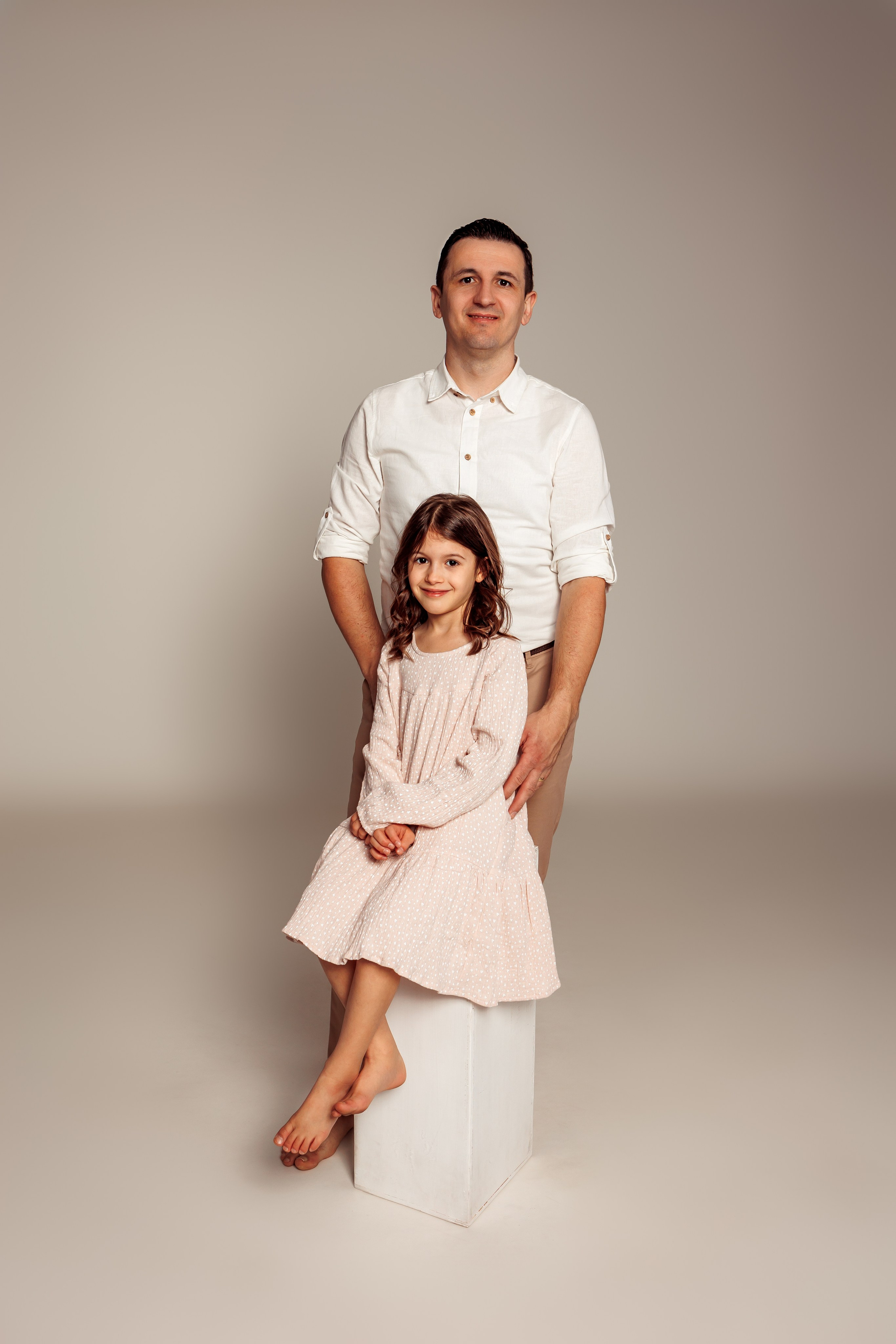 Familia Hudea - fotografii de studio. Cristina Andronache fotograf Brașov fotograf de familie fotograf de nunta Brașov