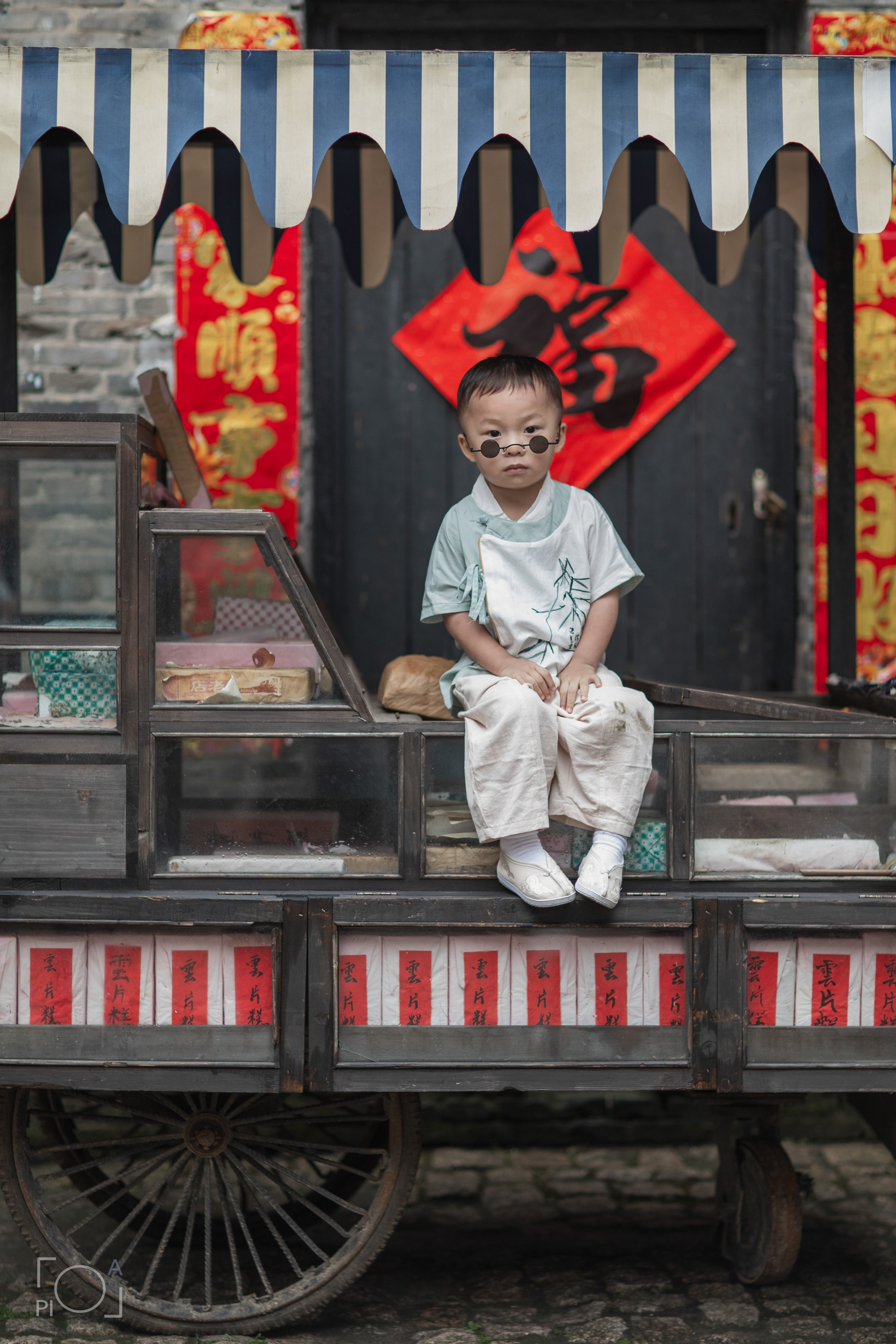 Семейная фотосессия в шанхайской киностудии. Photographer in Shanghai — Lola Pidluskaya