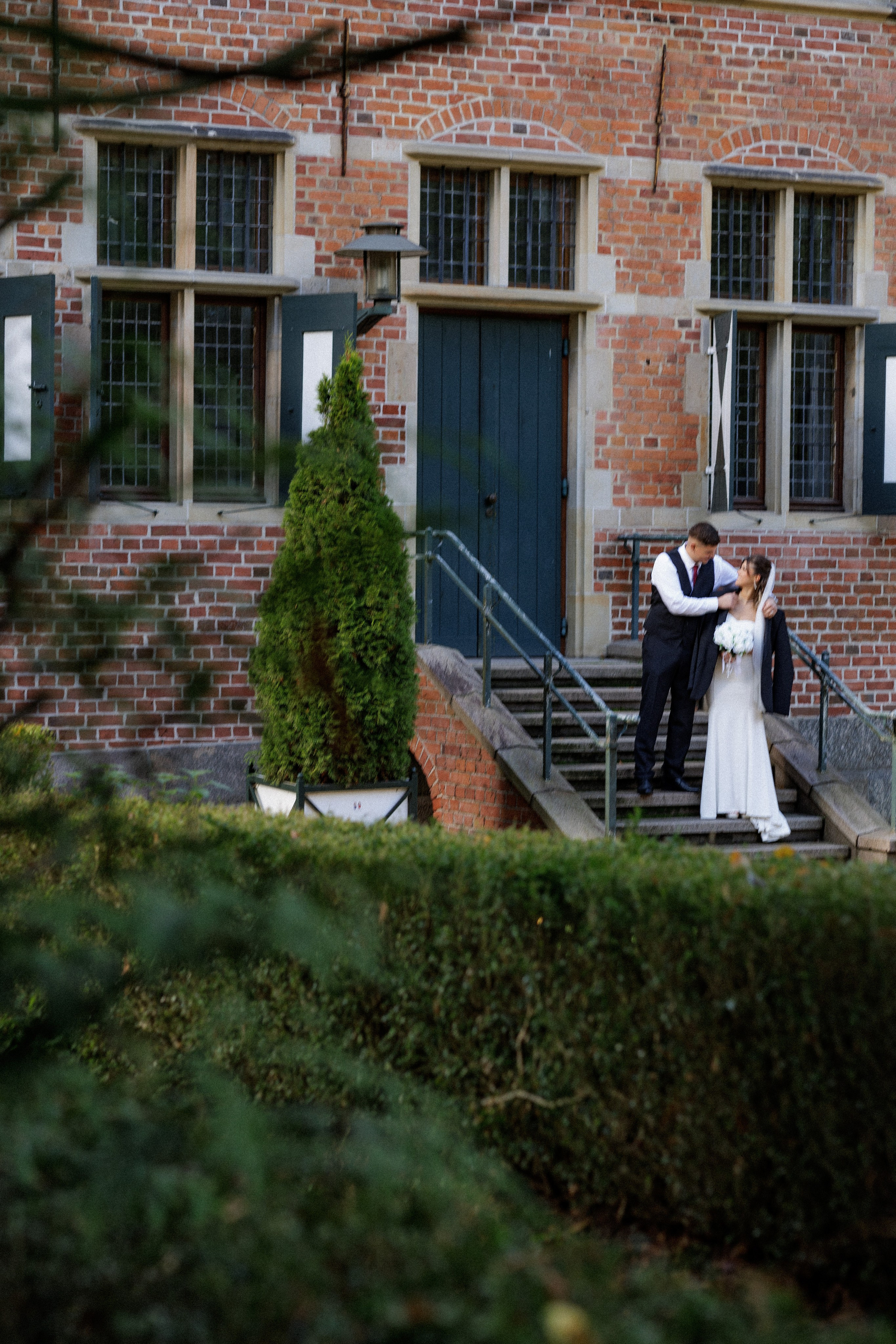 Hochzeitsfotografie im Schloss Arensburg: Ein Tag voller Liebe. Hochzeitsfotograf und Hochzeitsvideograf aus Hamburg | Roka21Film