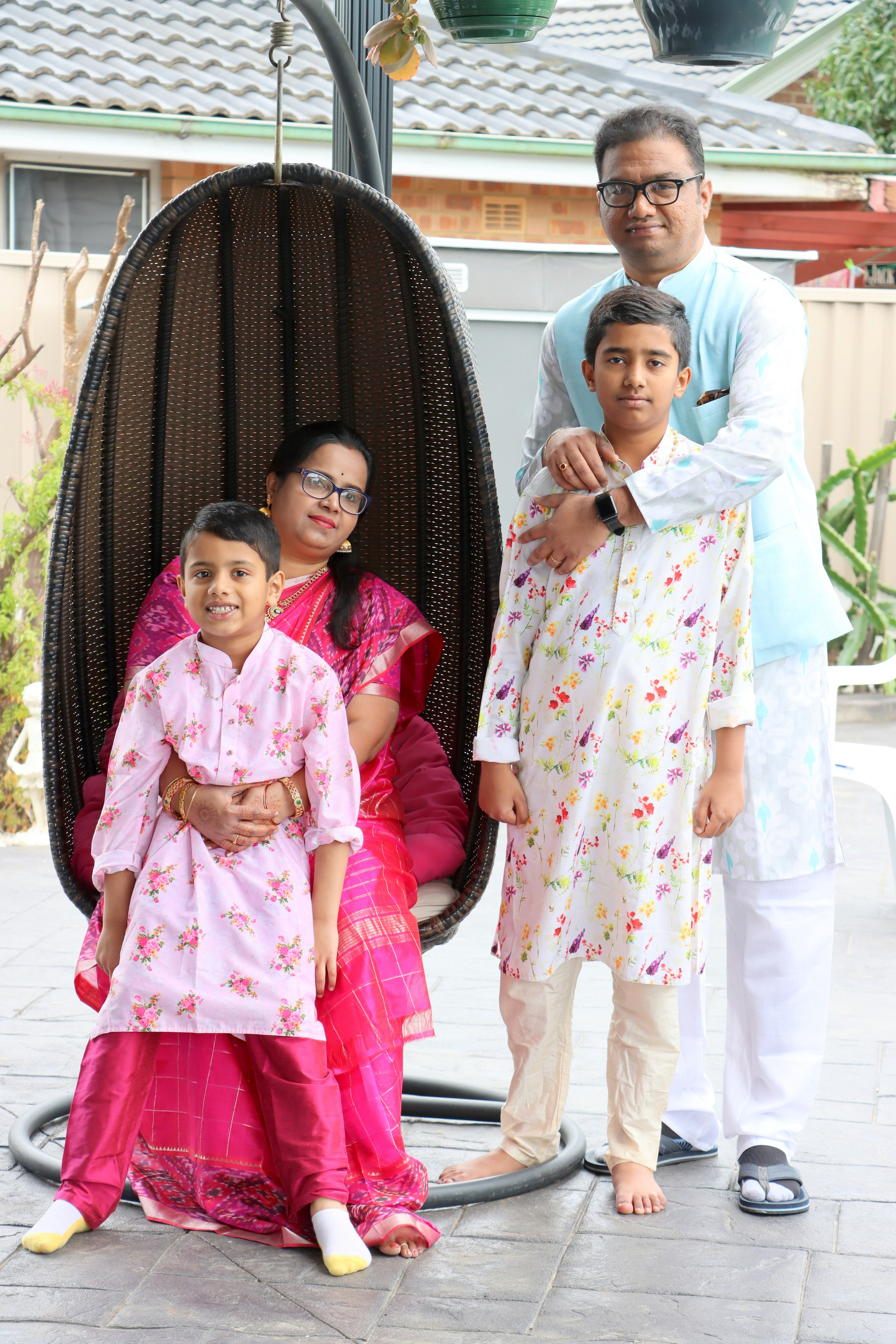 MHCreative is family-oriented photographer based in SYDNEY