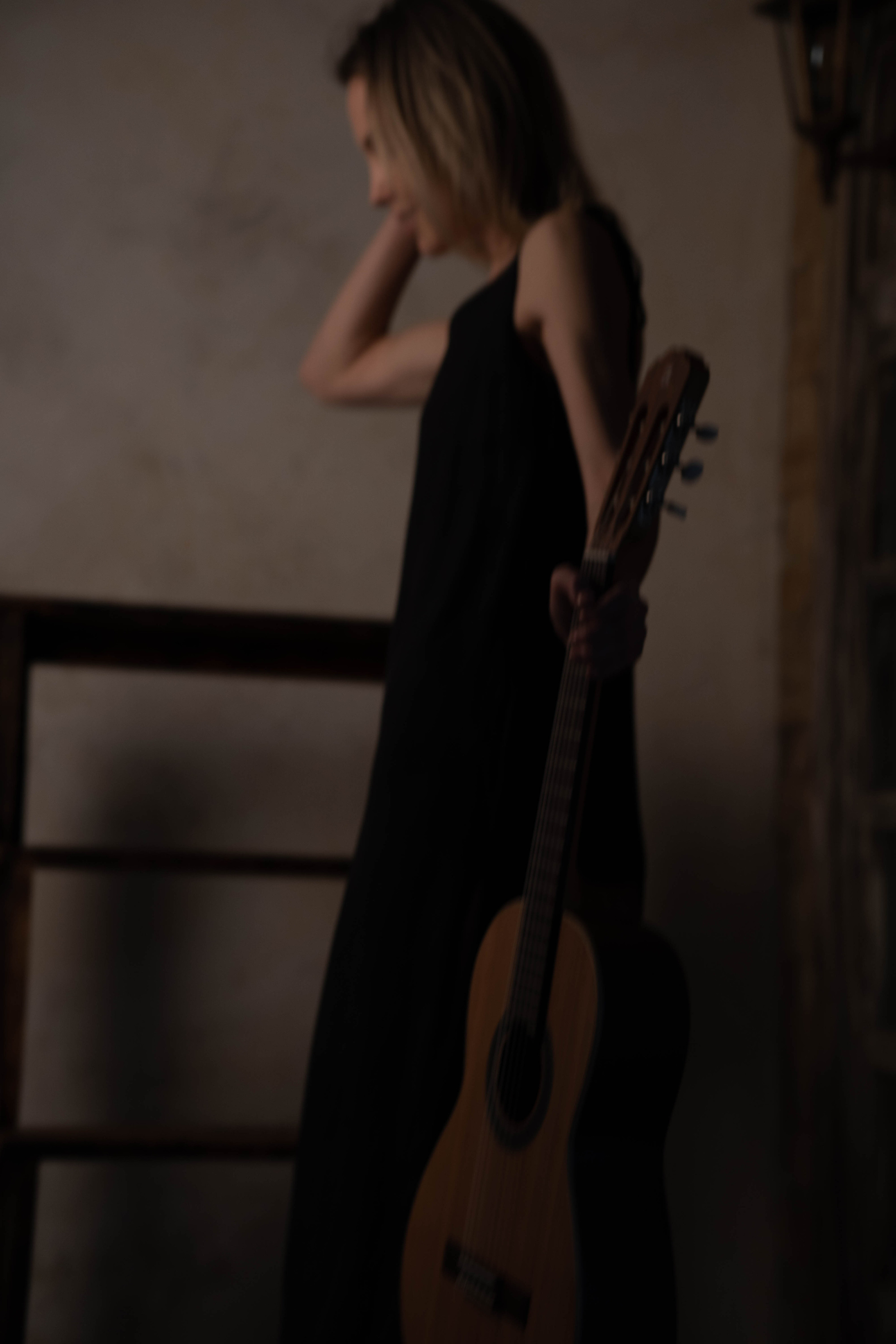 Студийная фотосъемка с гитарой. Фотограф в Праге Анастасия Широких