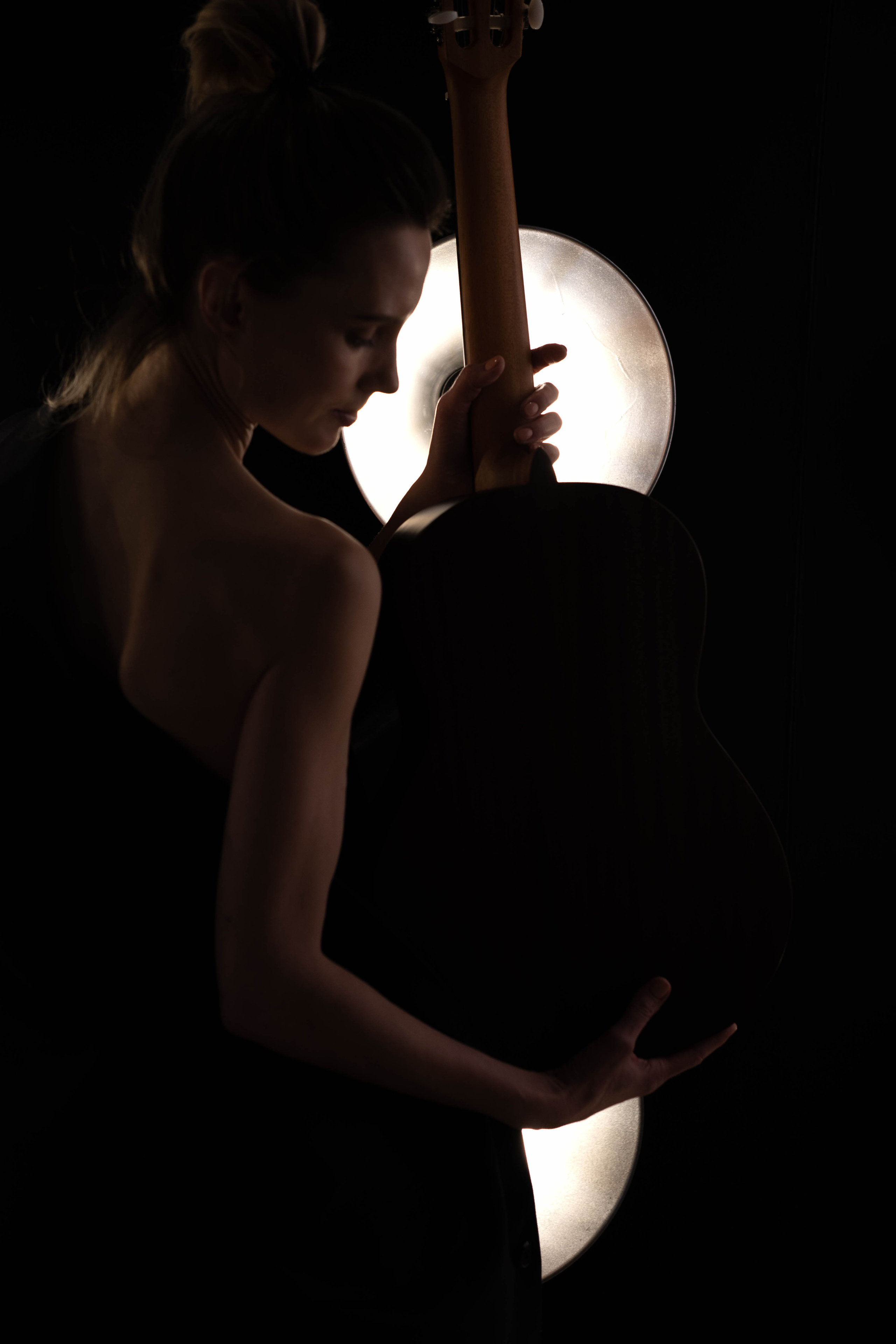 Студийная фотосъемка с гитарой. Фотограф в Праге Анастасия Широких