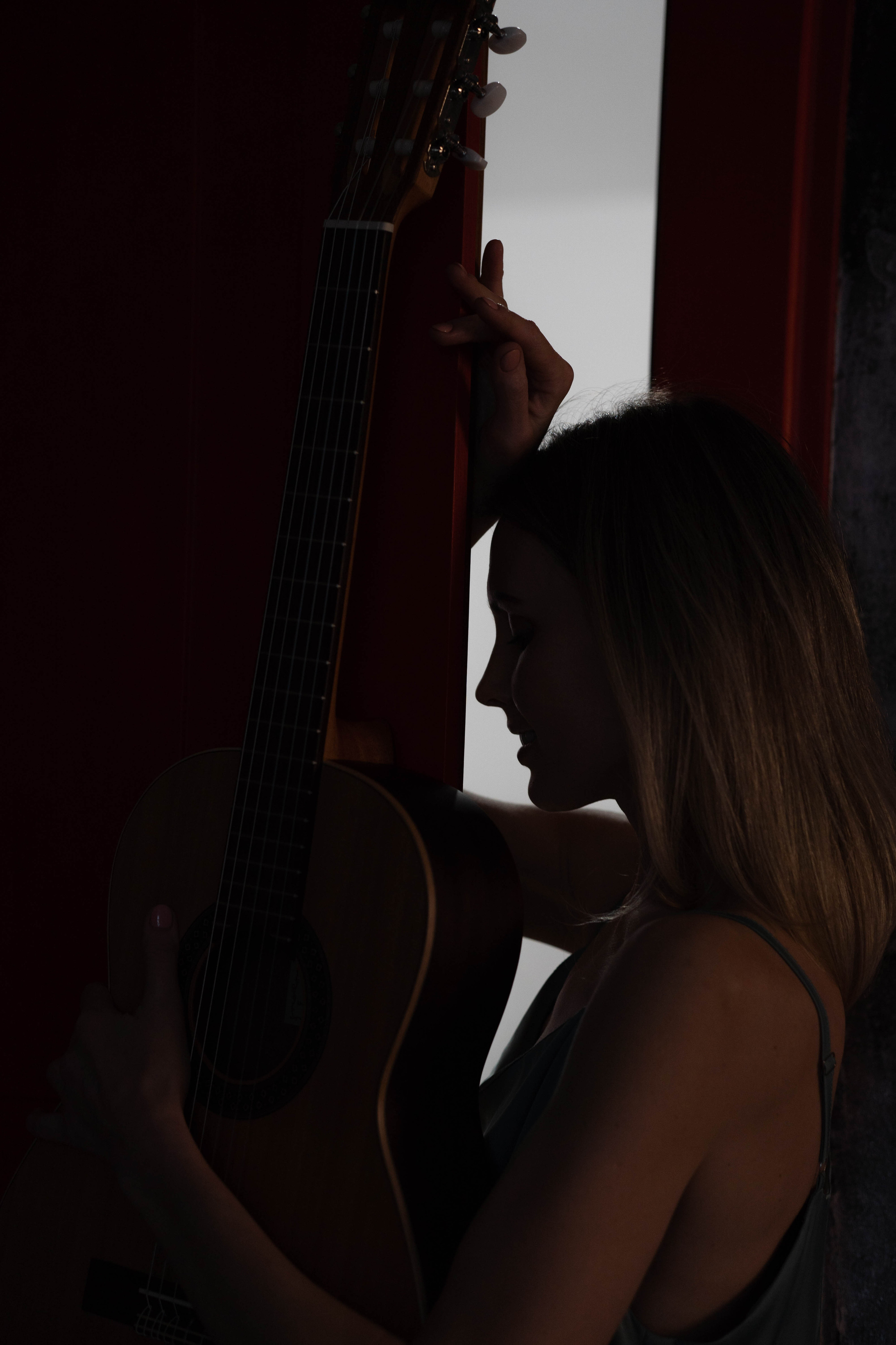 Студийная фотосъемка с гитарой. Фотограф в Праге Анастасия Широких