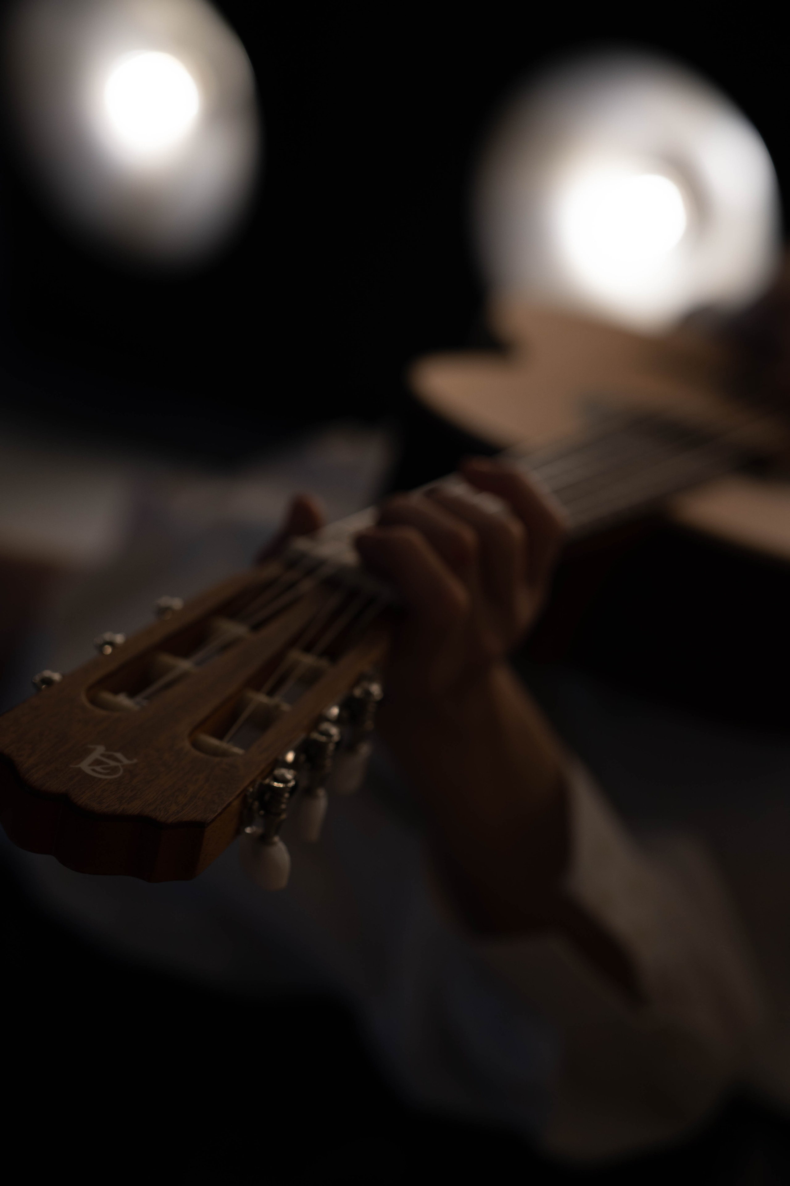 Студийная фотосъемка с гитарой. Фотограф в Праге Анастасия Широких