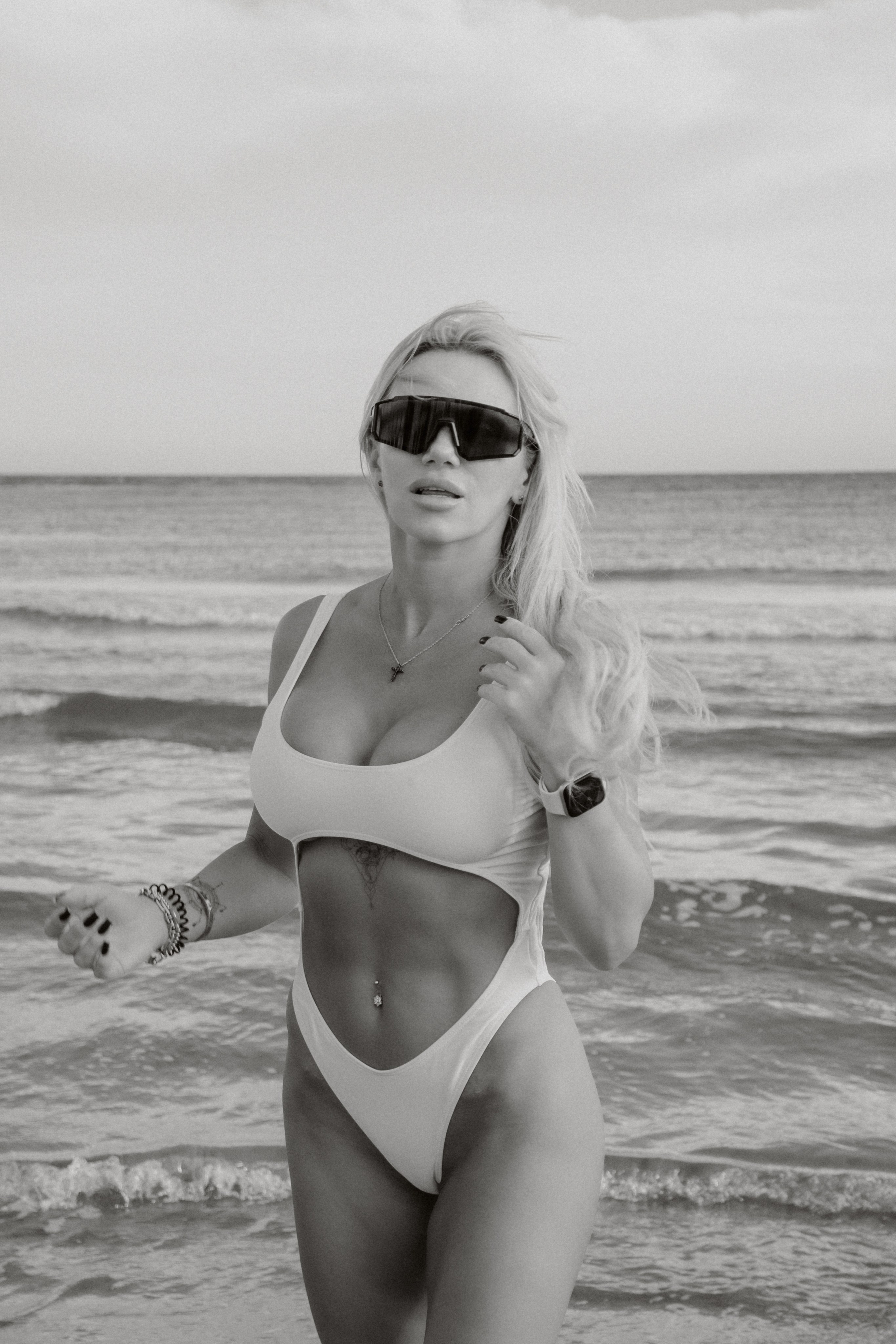 Sesión individual en la playa. Fotografía profesional en Calafell - Elena Medvedeva