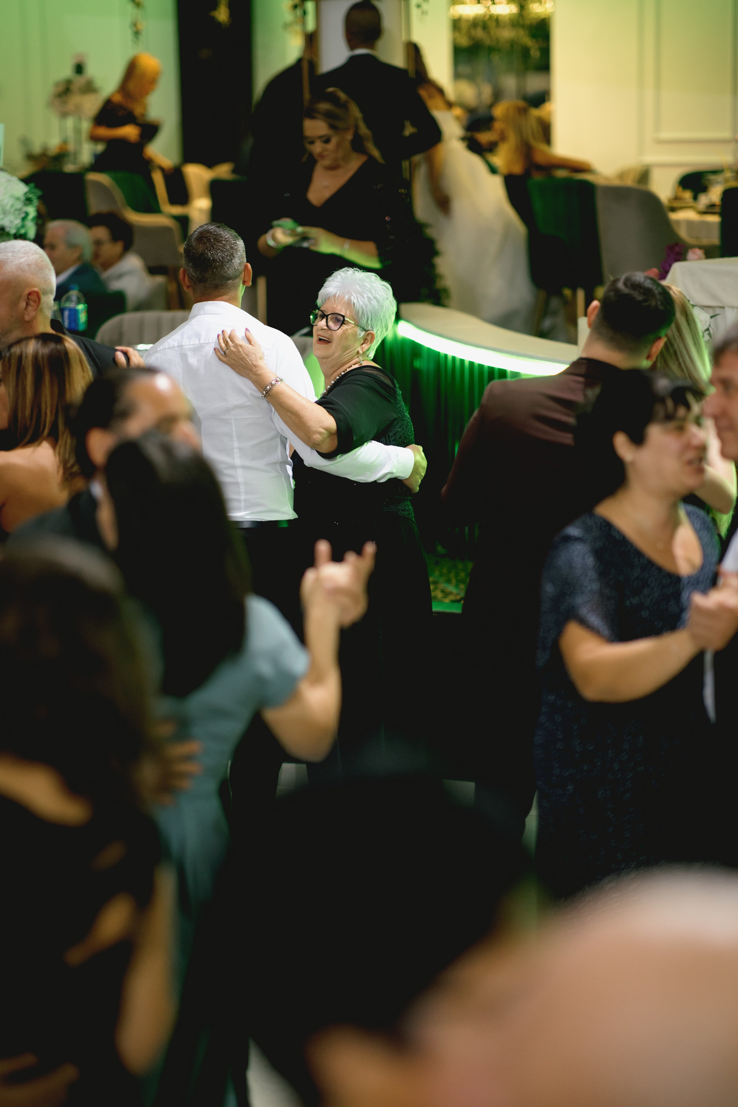 Bianca & Mihnea Pitesti. MDimaFotoStudio. Fotograf de nuntă, evenimente private și de familie