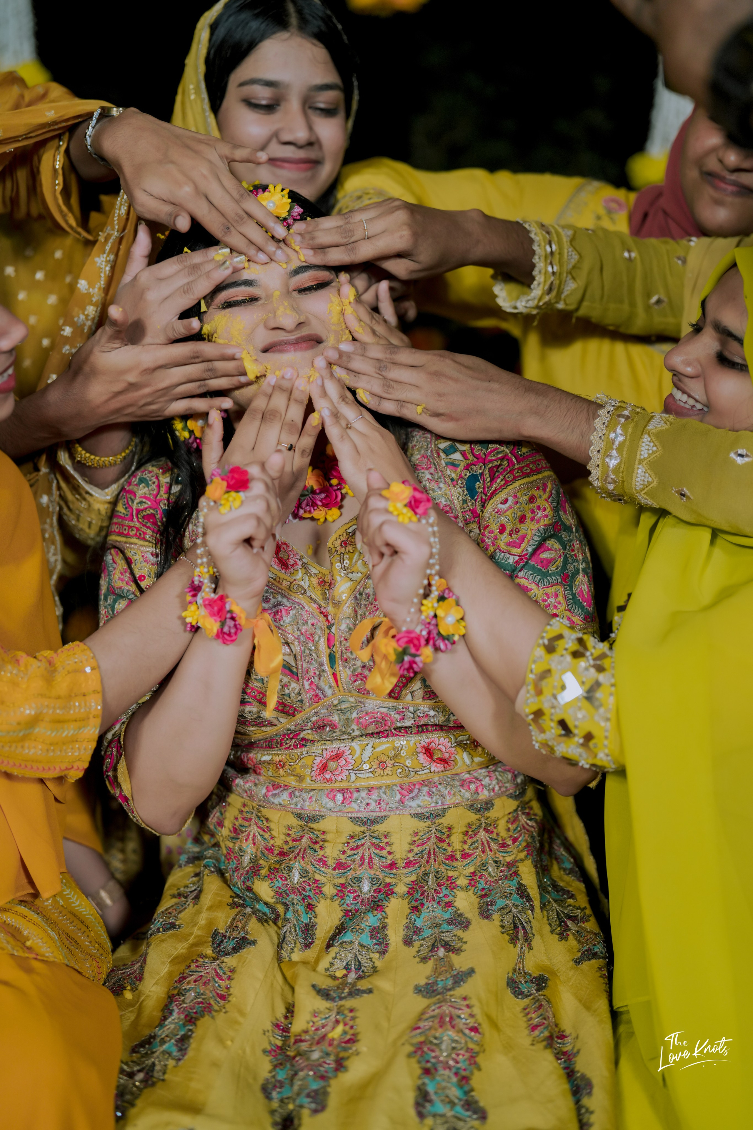 SHAHANA. Theloveknots