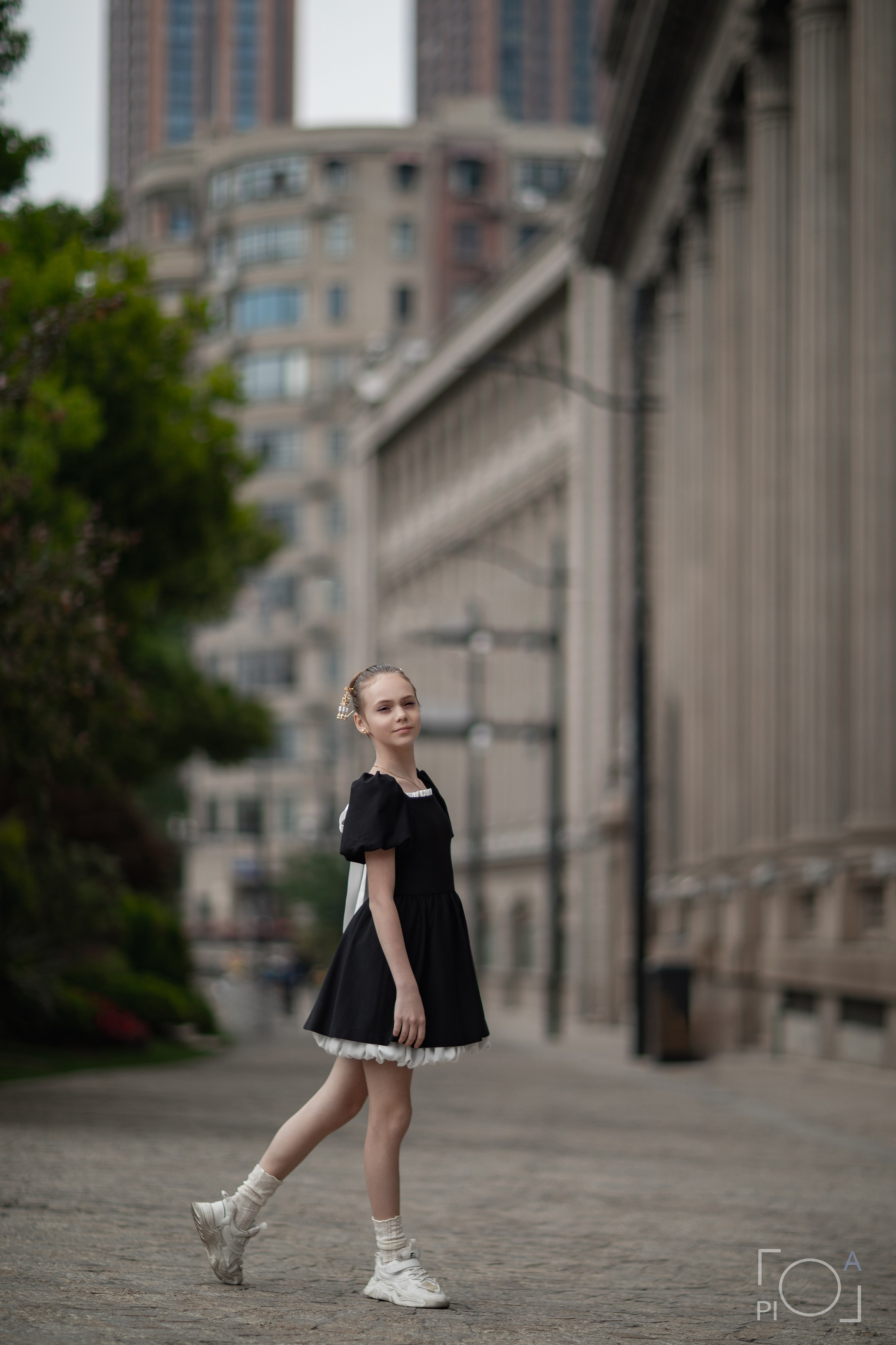 Фотосессия в Шанхае для девочки 11 лет, в черном платье 