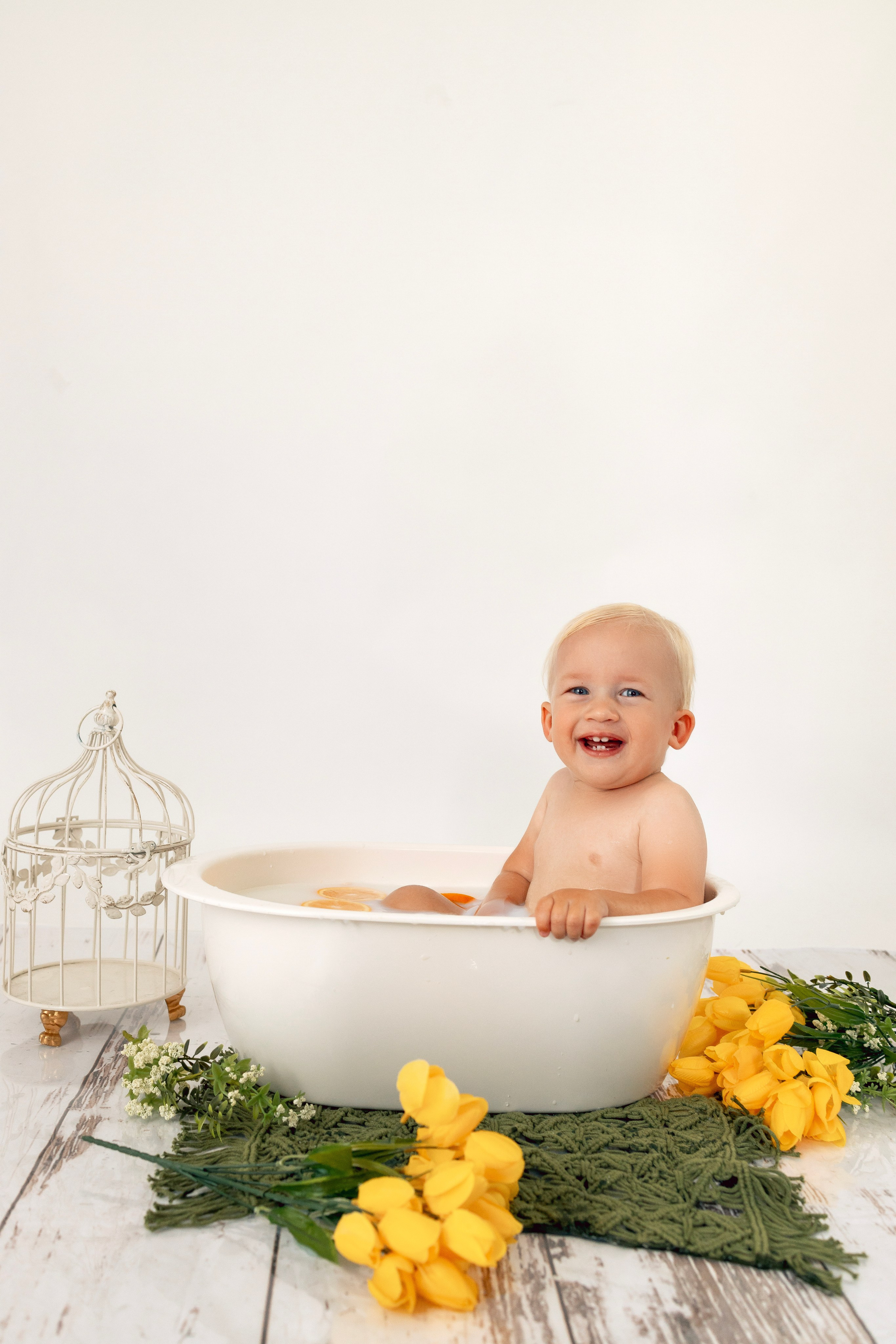 Milk bath. Anaeliseevaphoto.com