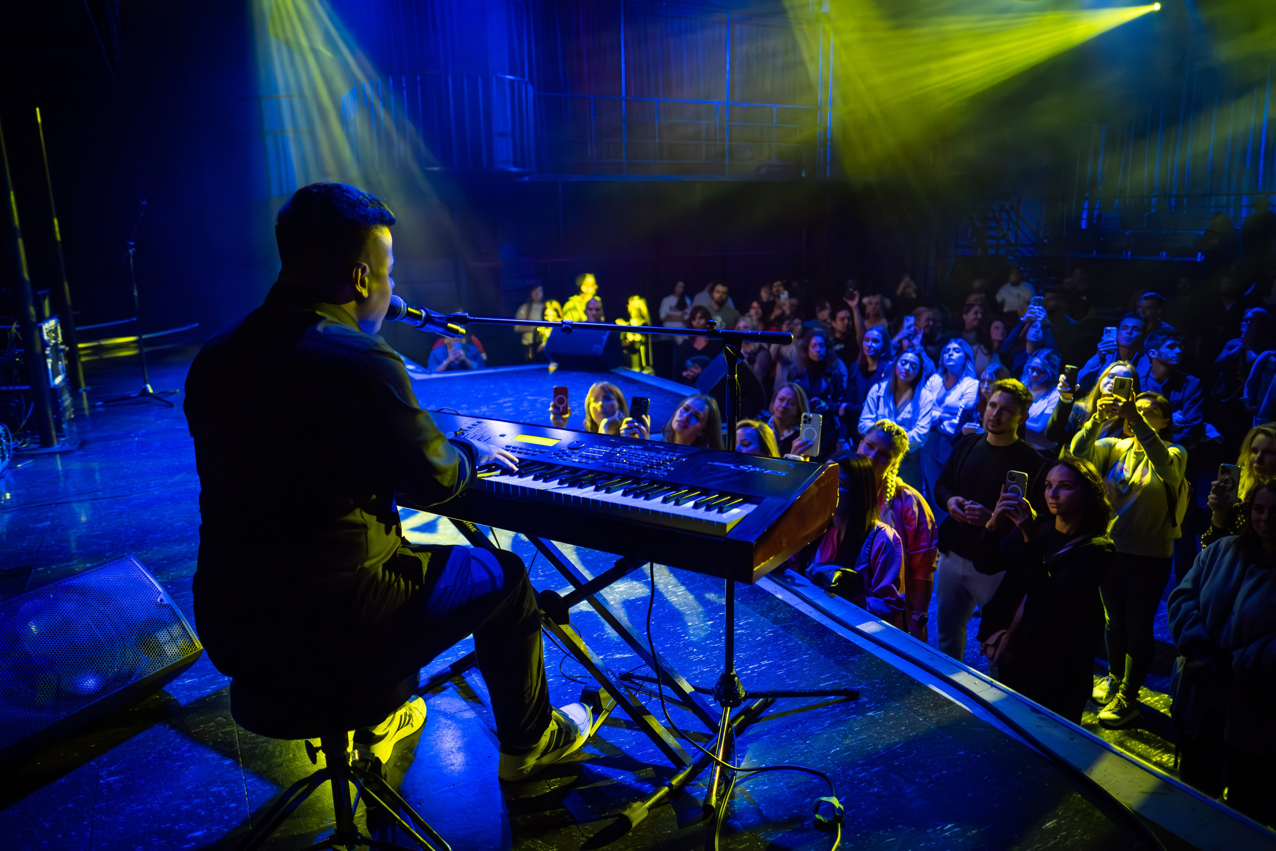 SHUMEI_YAKTAK_QUESTPISTOLS / 2023. Reportage concert portrait photography in the San Francisco Bay Area