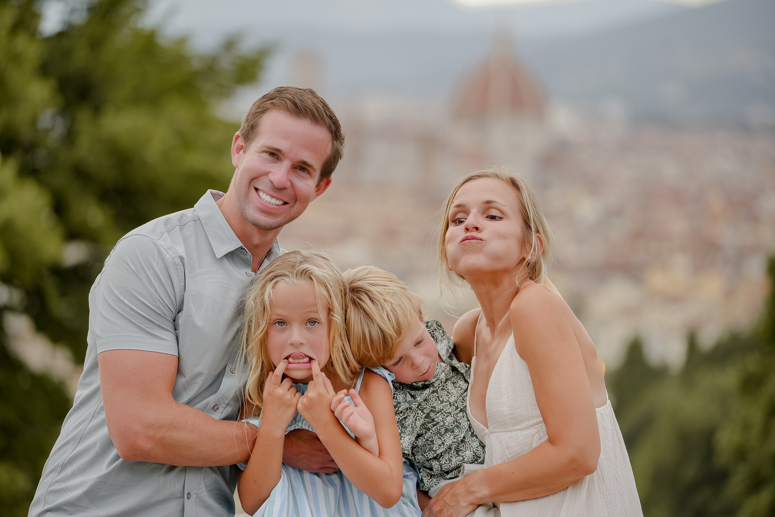 Nicole & Family. Wedding Photographer in Italy