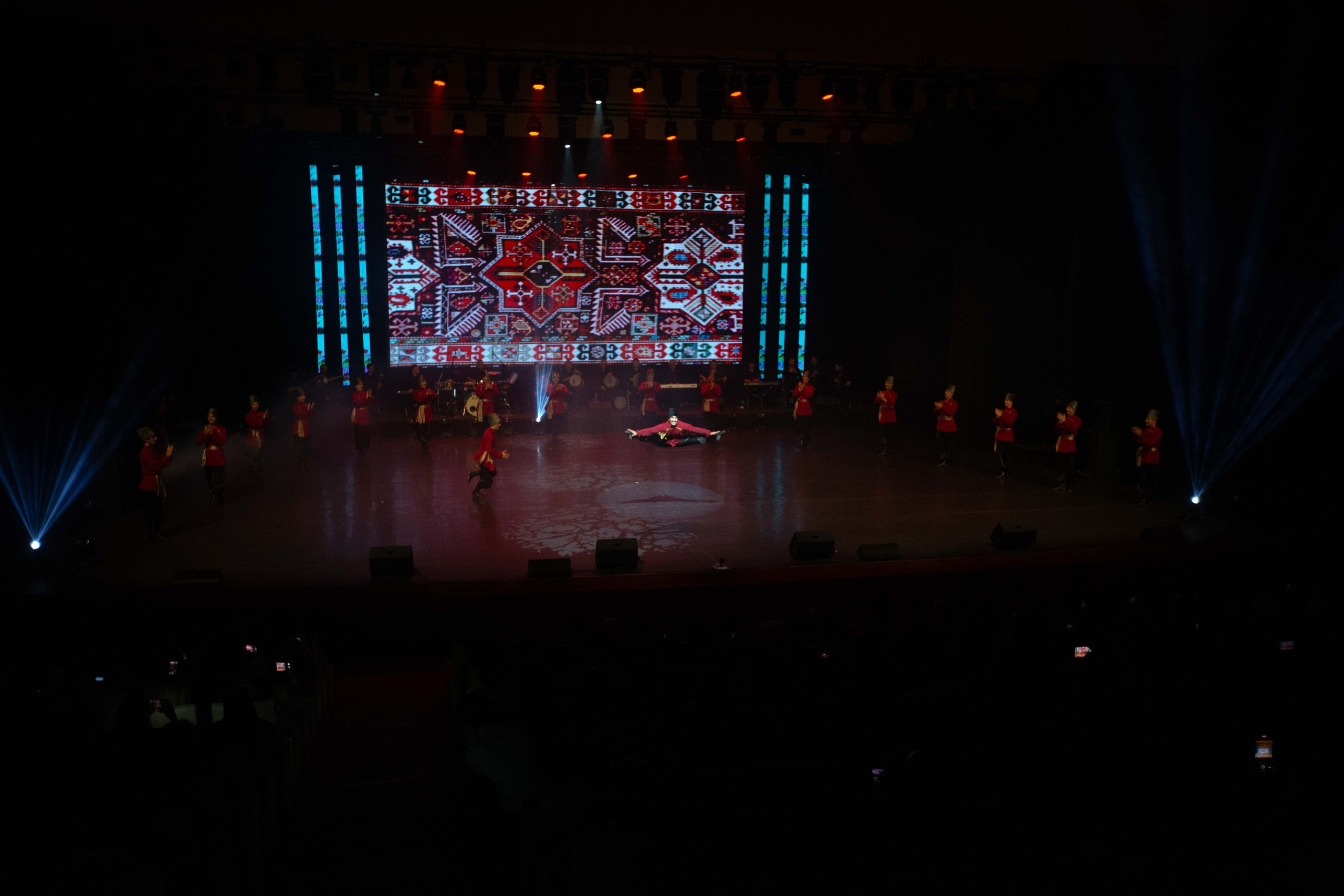 STATE DANCE ENSEMBLE. Wedding&Event photographer Ismail Rzayev in Baku