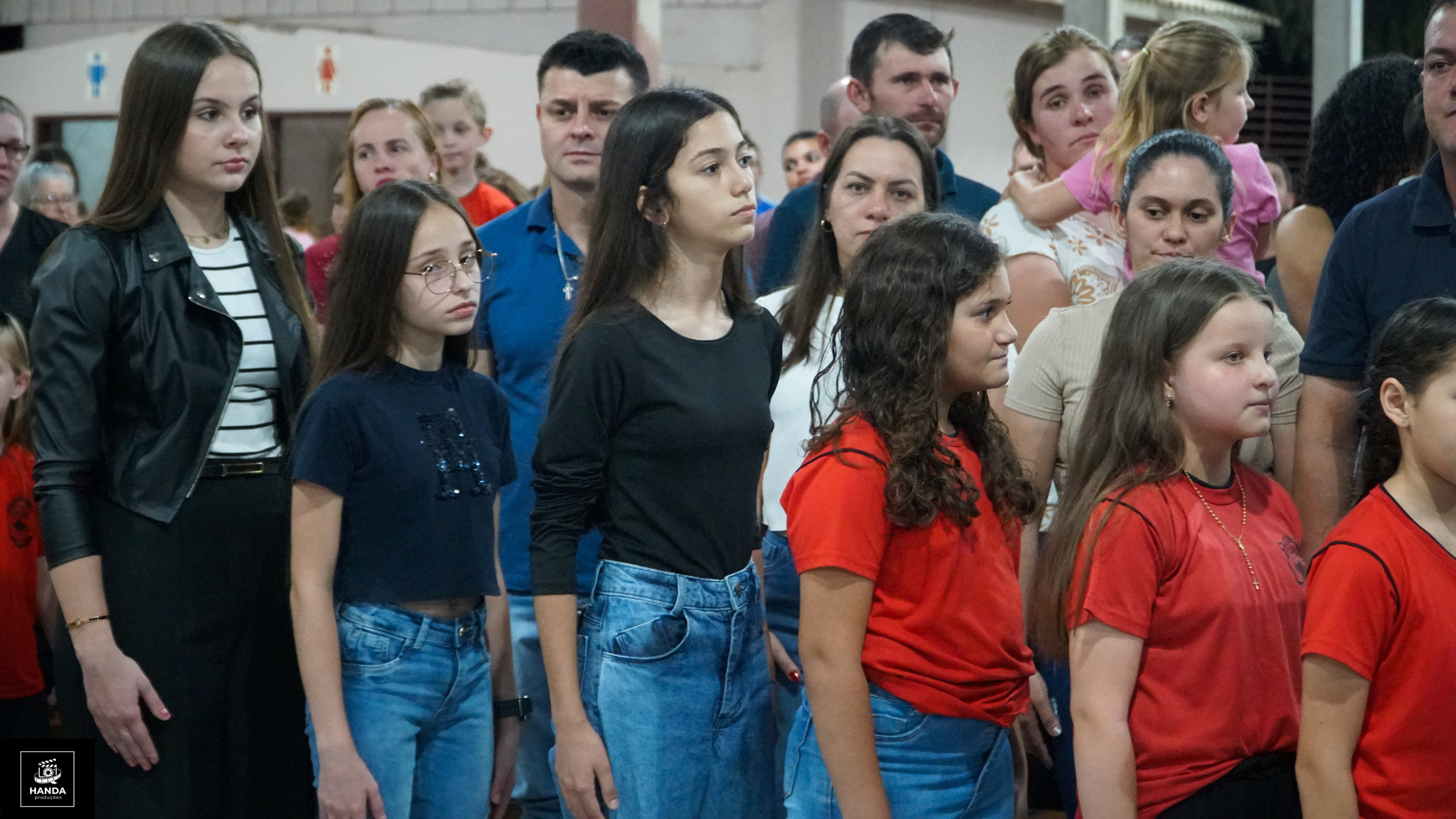 Noite autógrafos colégio Aurélio Buarque de Holanda. Handa Produções