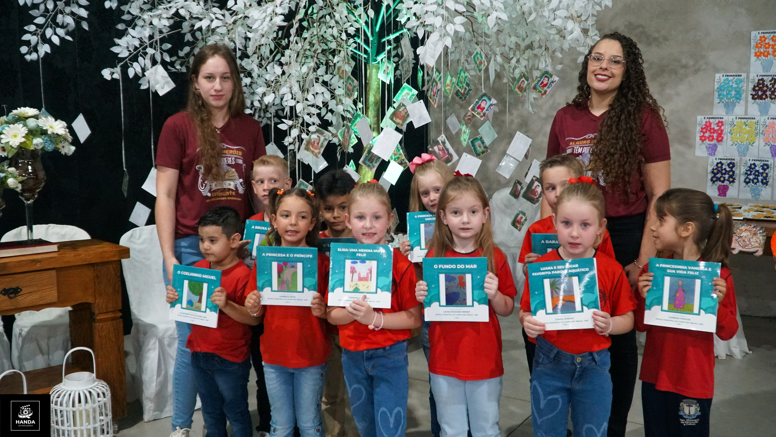 Noite autógrafos colégio Aurélio Buarque de Holanda. Handa Produções