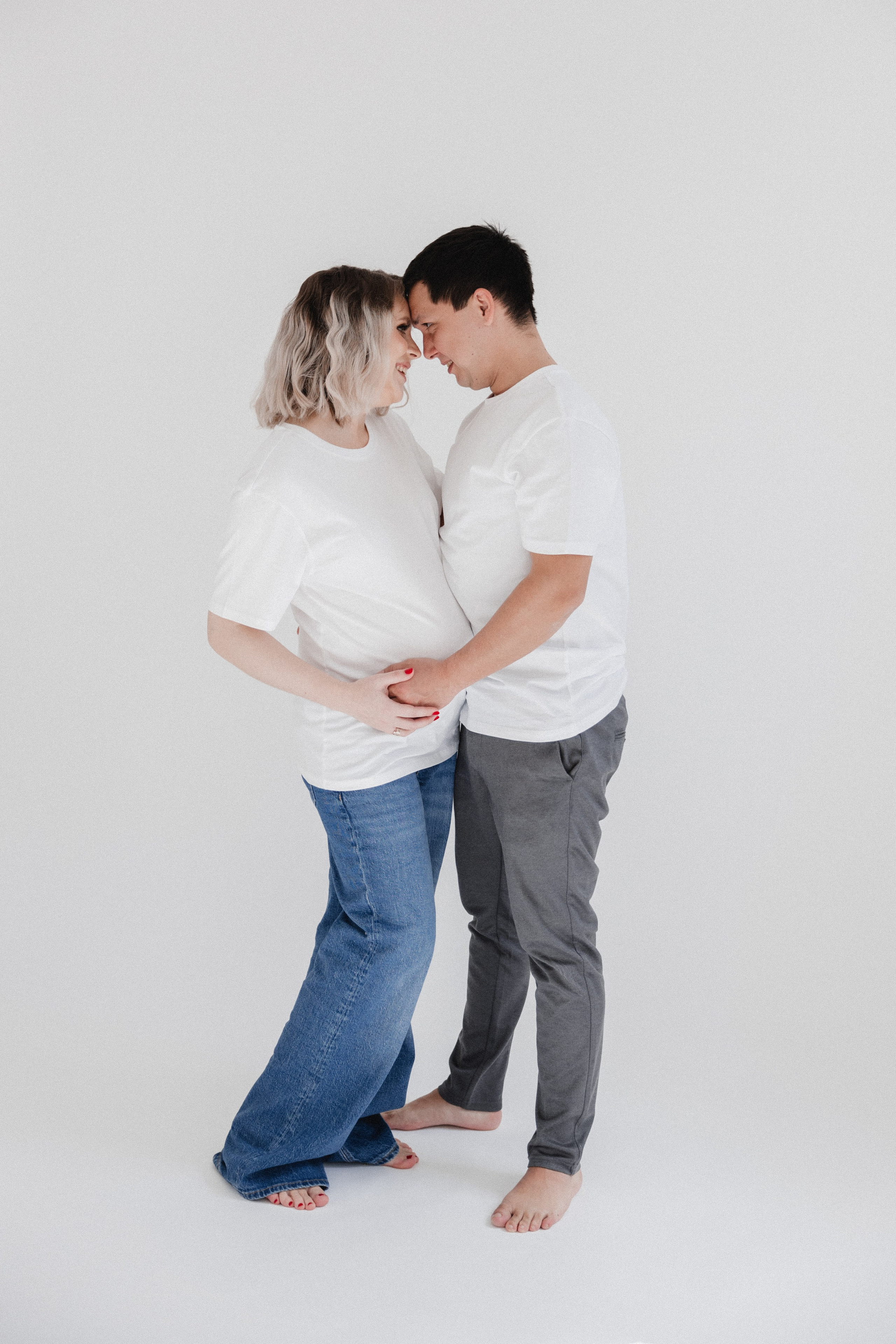 Babybauch Shooting im Fotostudio | Schwangerschaftsfotos in Bochum. Hochzeitsfotografin Bochum | Halyna Reiche Fotografie NRW