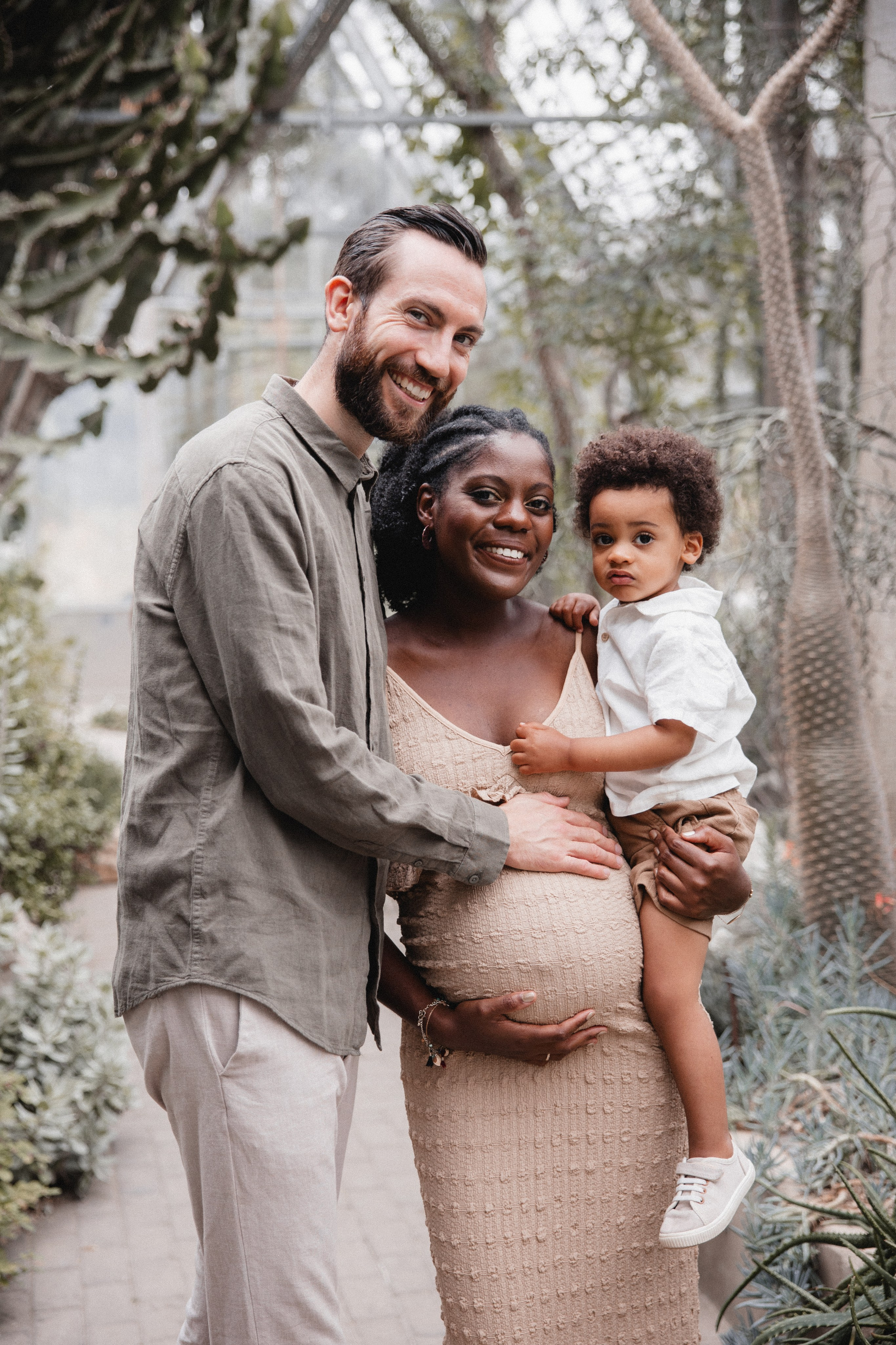Babybauch Shooting im Botanischen Garten Bochum | Reiche Fotografie. Hochzeitsfotografin Bochum | Halyna Reiche Fotografie NRW