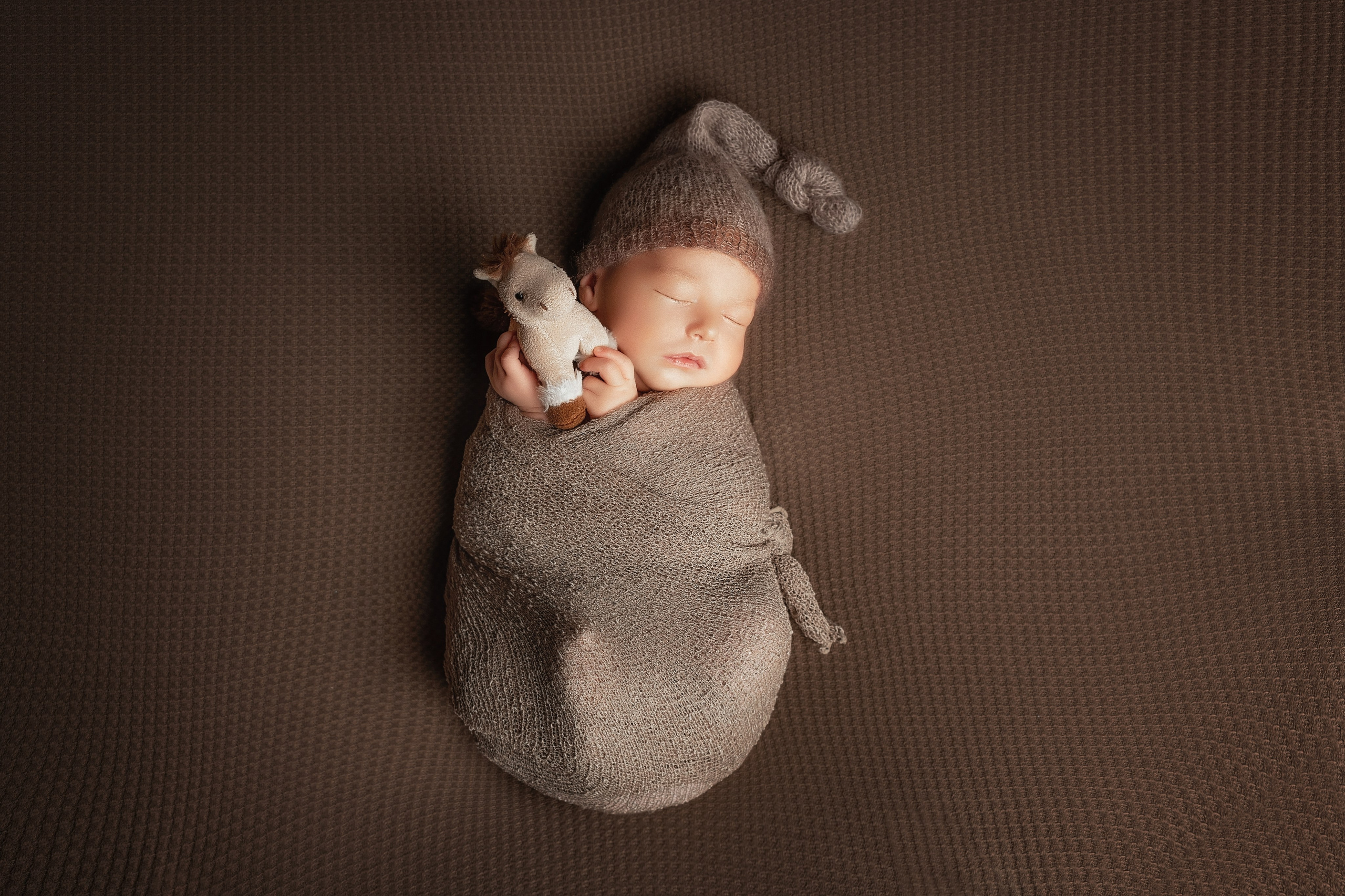 Karina, new born. Wedding & family photography in Seattle area. Helen Michelle photographer