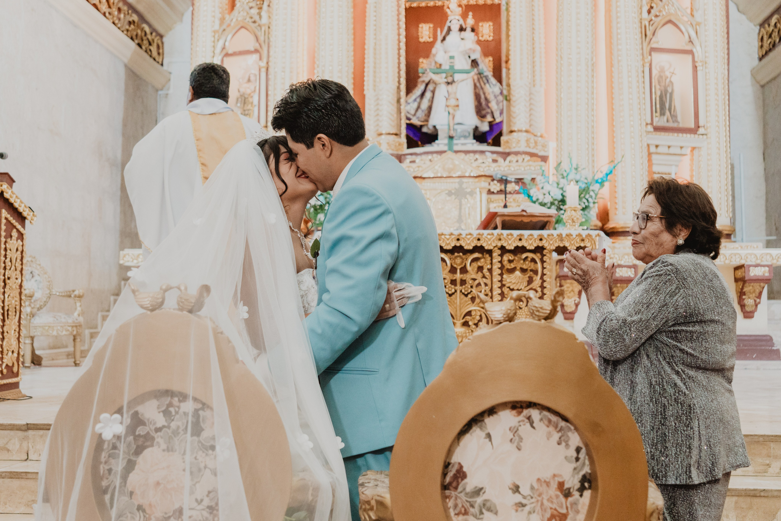 STEISY + EMMANUEL | BODA RELIGIOSA. Studio KVTA | Fotografía y Video de Bodas en Arequipa