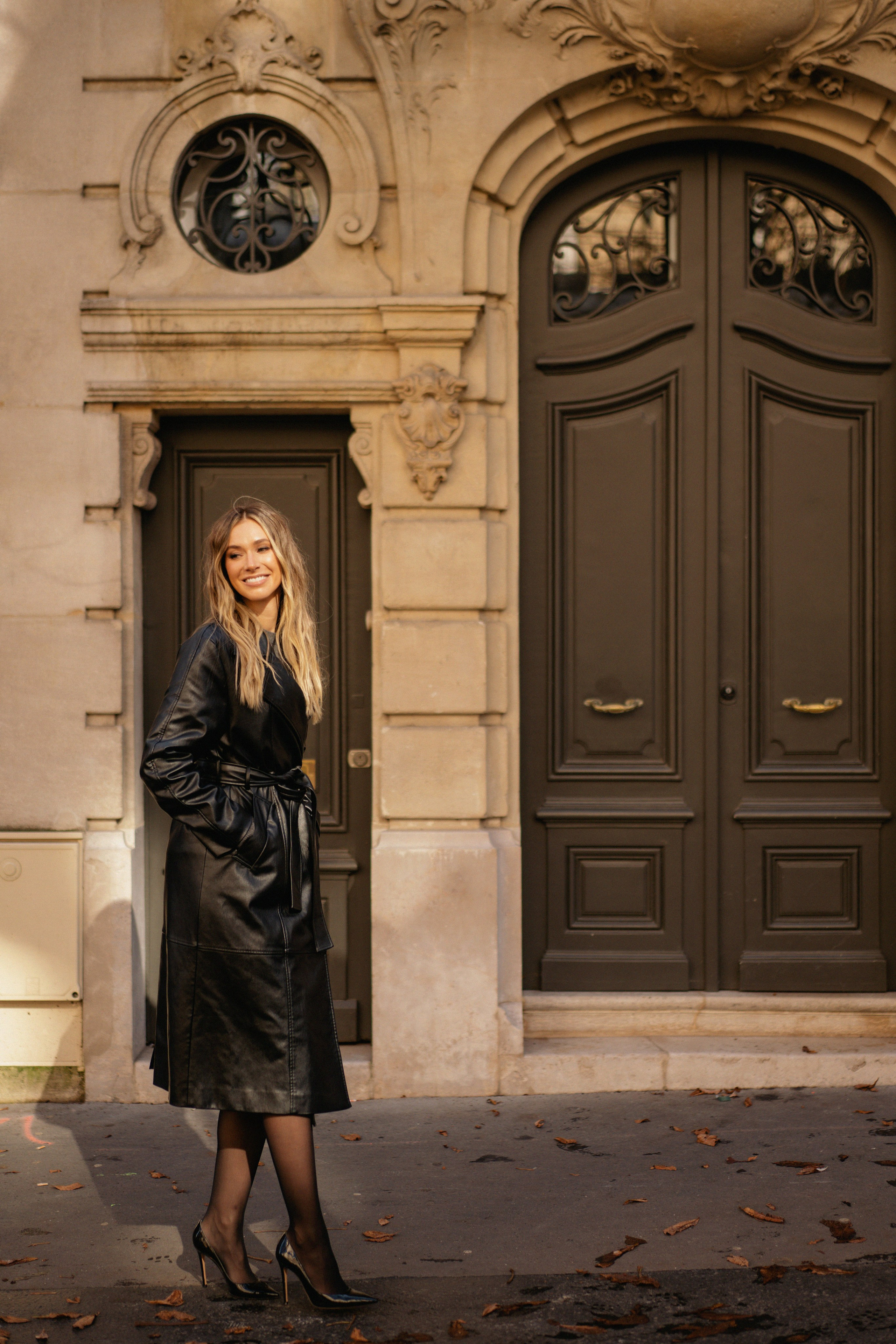 Осенний свет. Теплый портрет на фоне Парижа. Ksenia Marchand/ Lifestyle фотограф в Париже