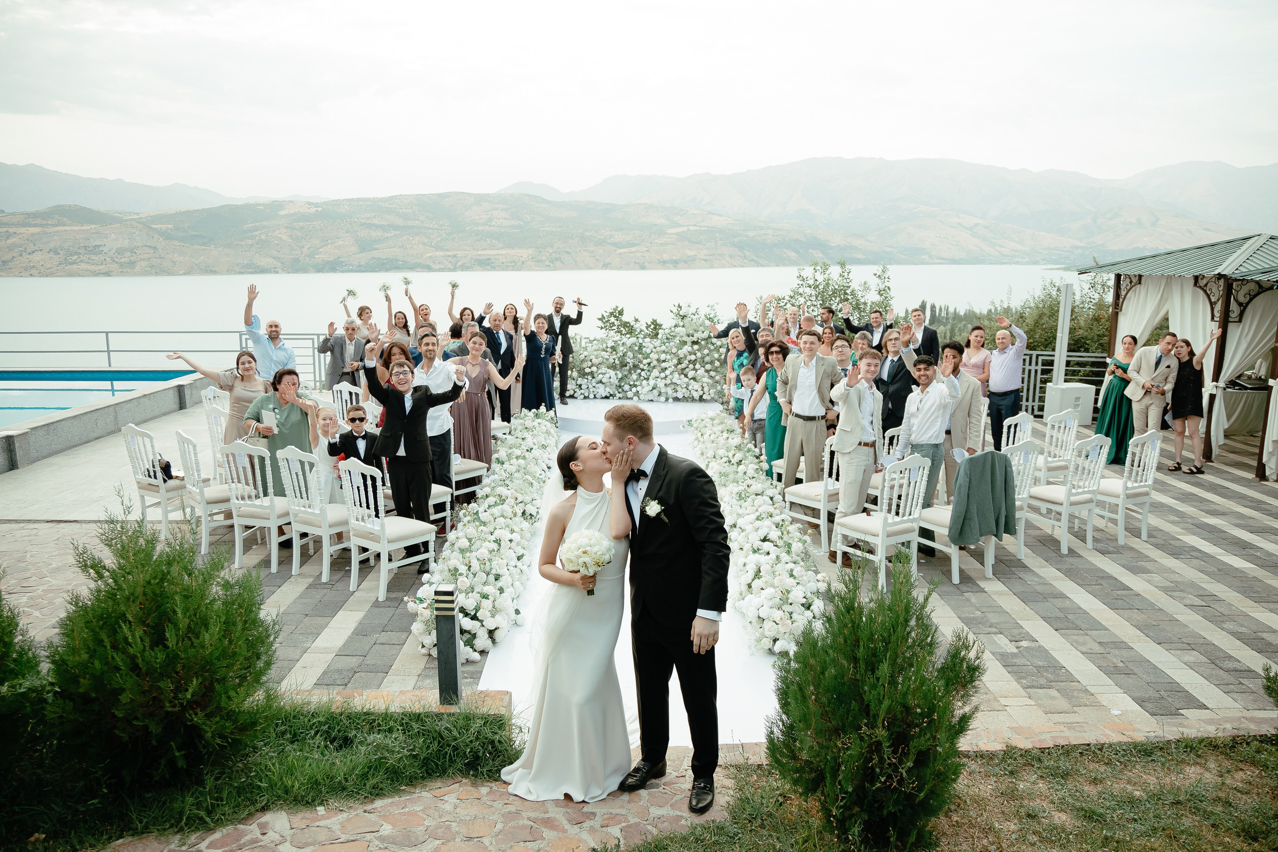 Thomas & Suyumbika. Главная