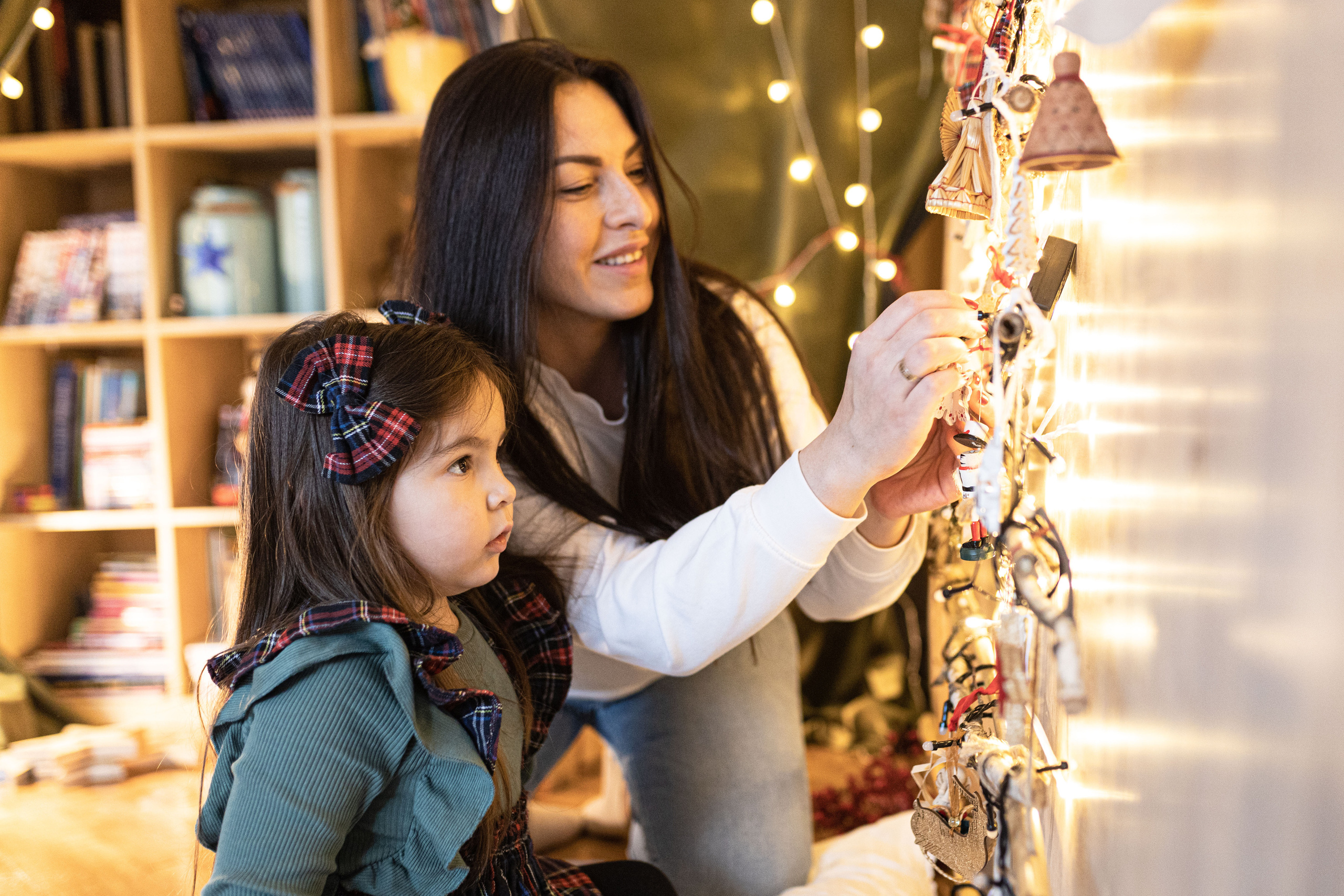 Profesionalno novogodišnje fotografisanje u studiju sa božićnim rekvizitima
