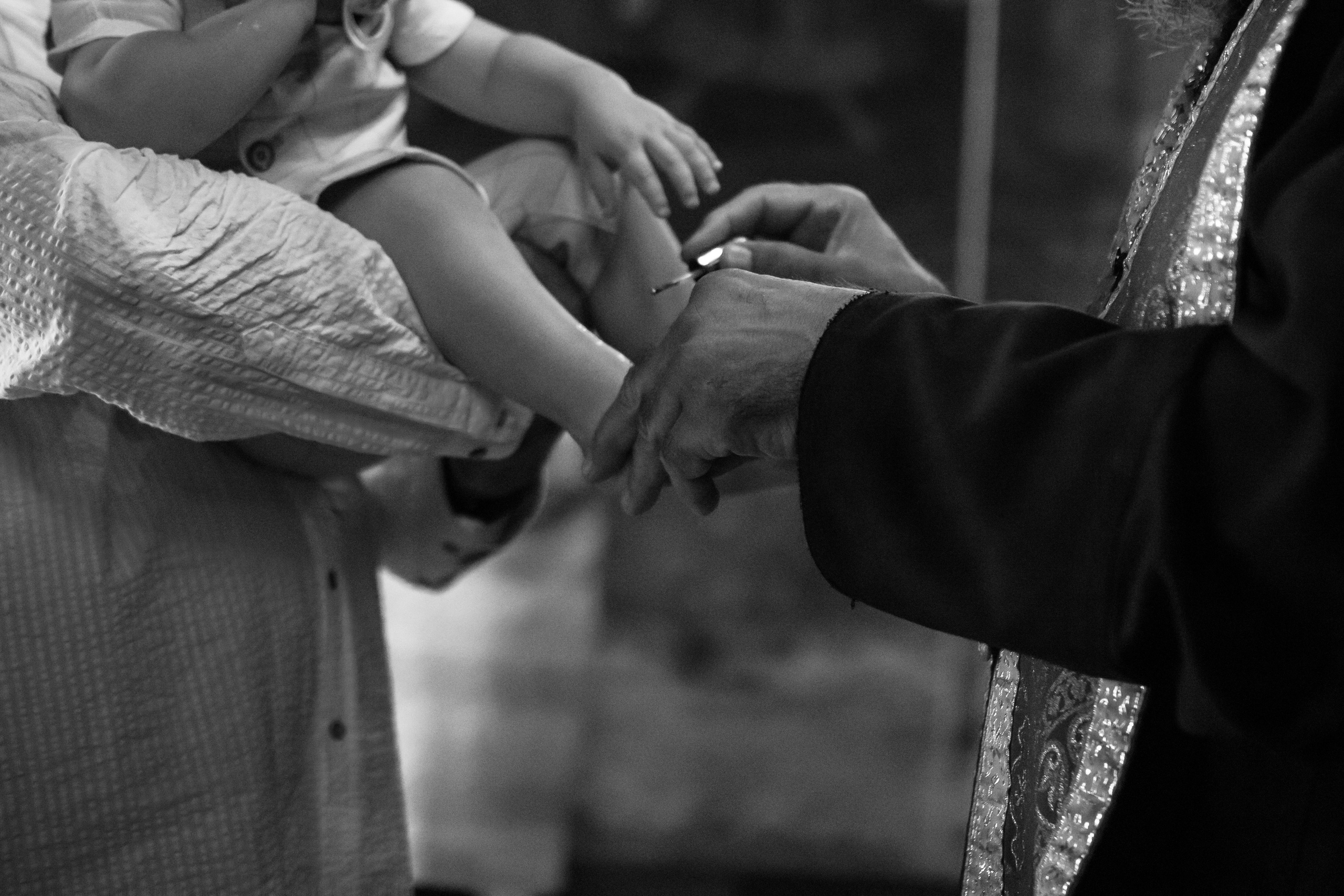 crno-bela fotografija sa krštenja