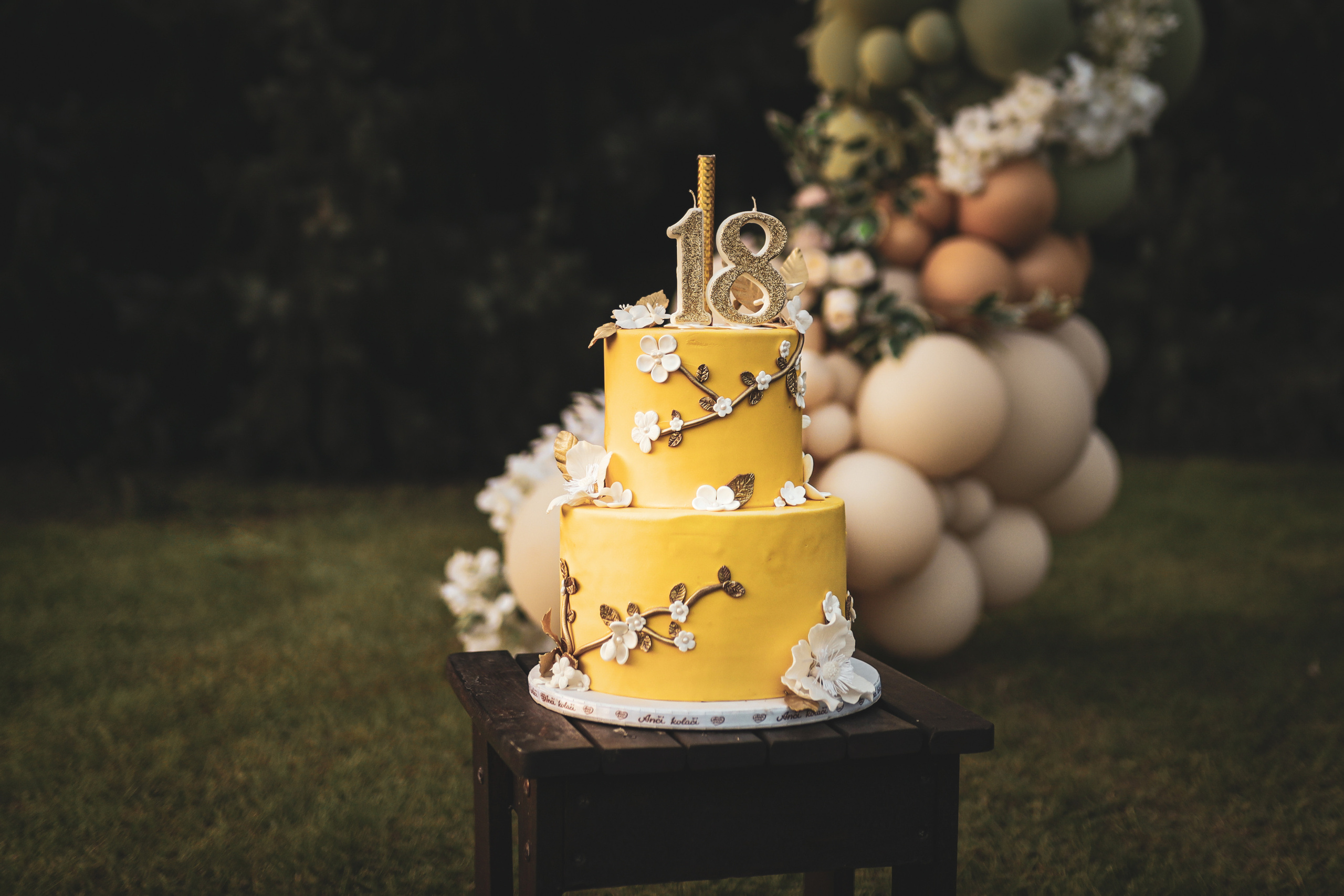 fotografija torte za osamnaesti rođendan