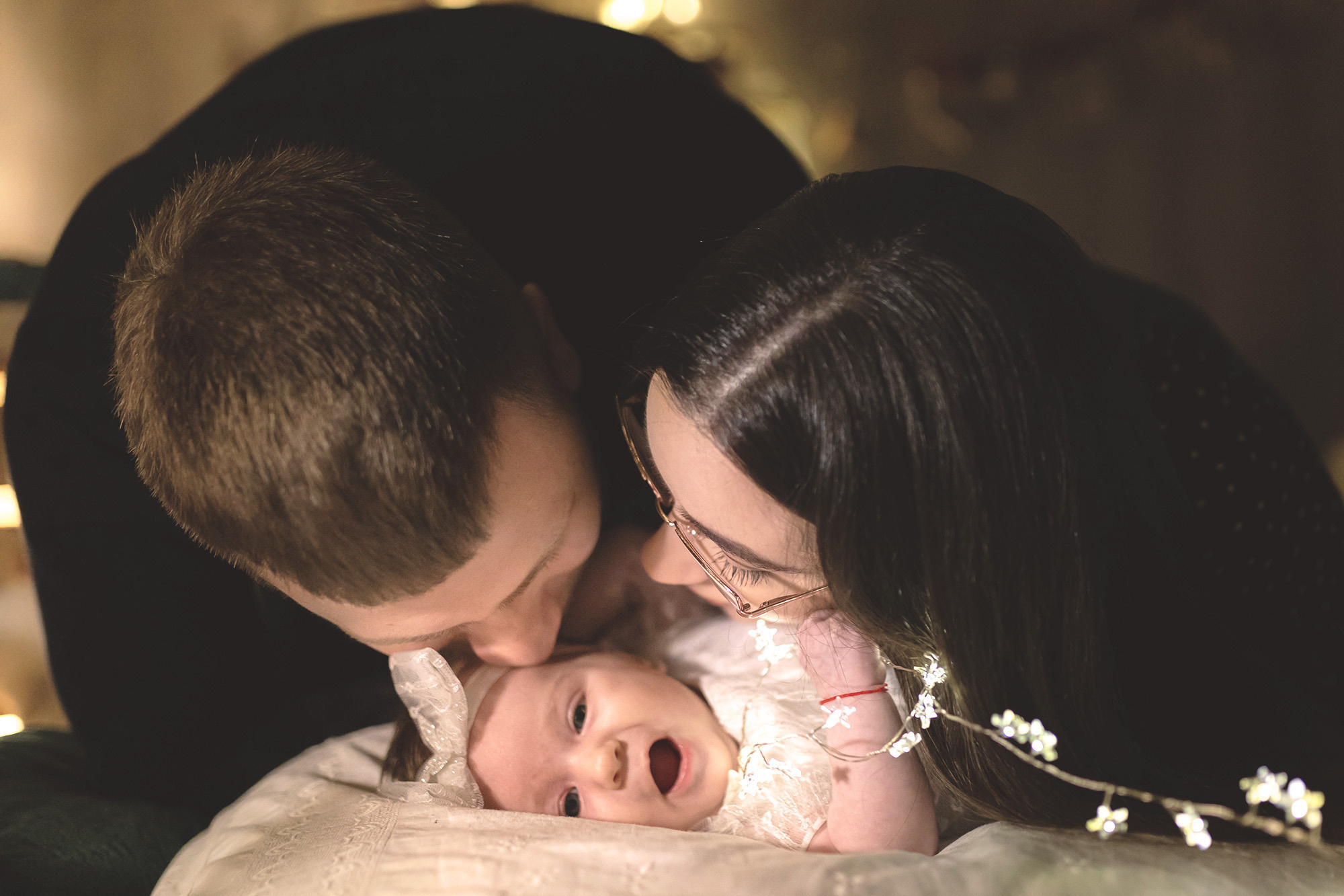 Praznična fotosesija sa elegantnim novogodišnjim setovima