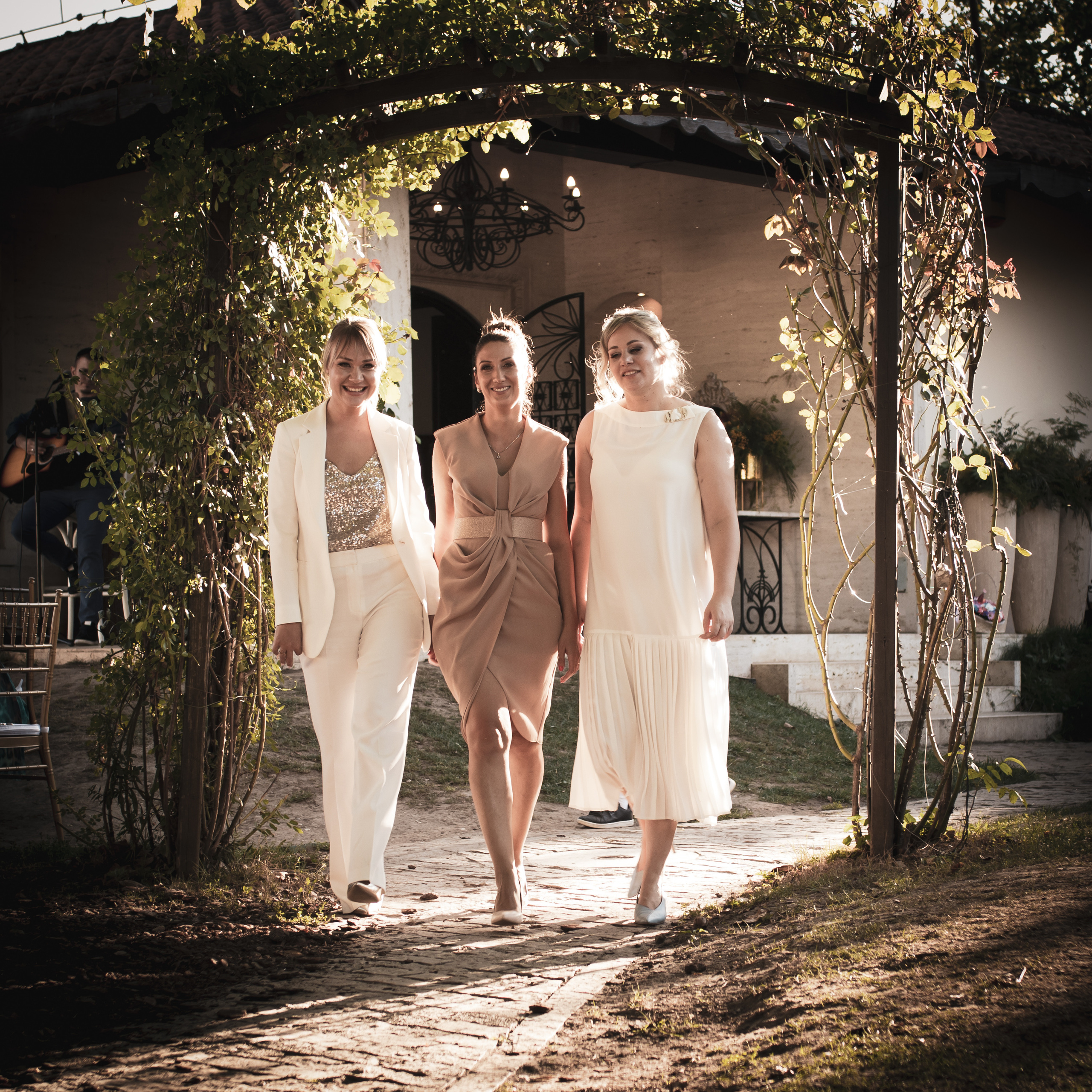 fotografisanje uspomena sa rođendana na skrivenom mestu.